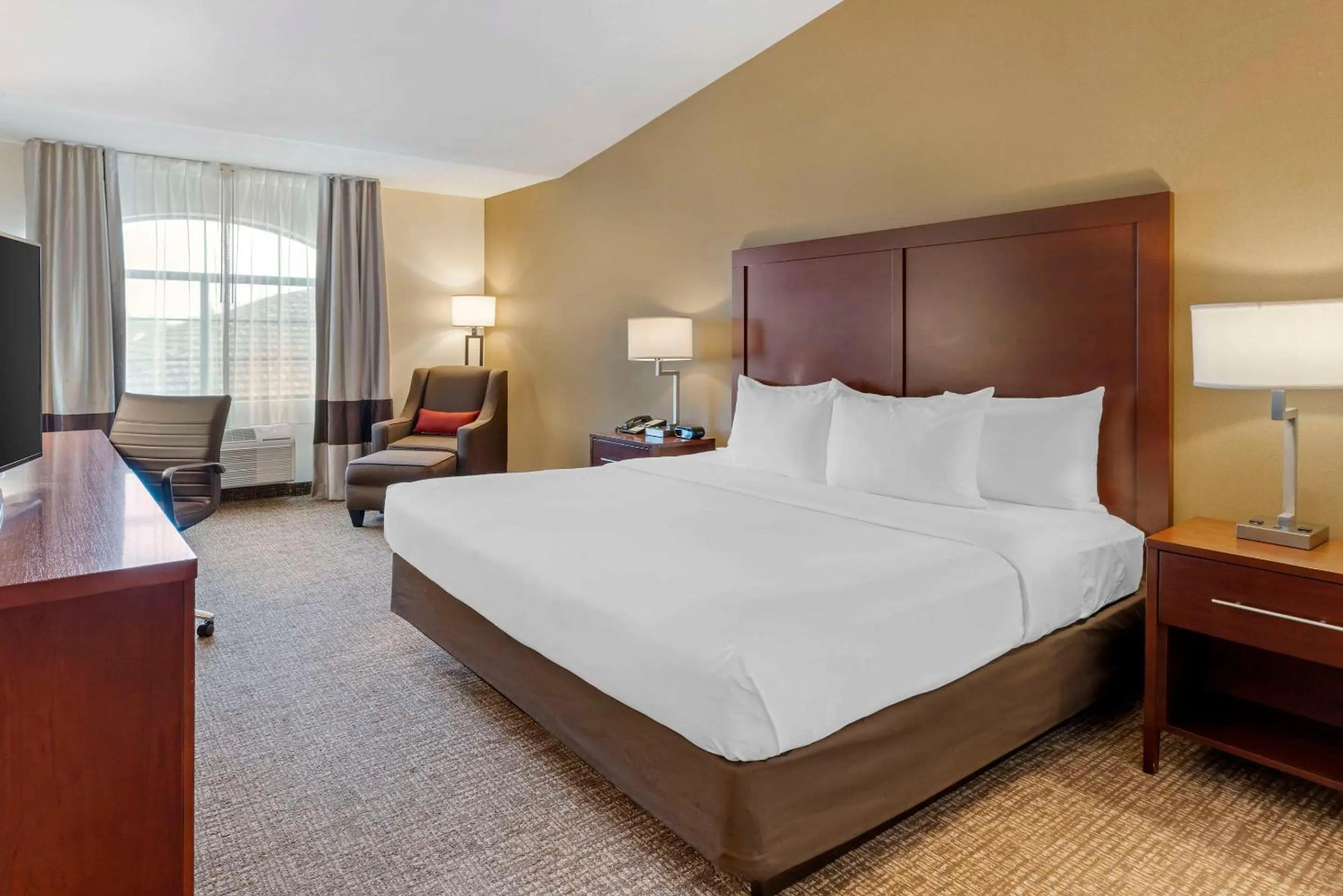 Bedroom, Bed in Comfort Inn Marina on the Monterey Bay