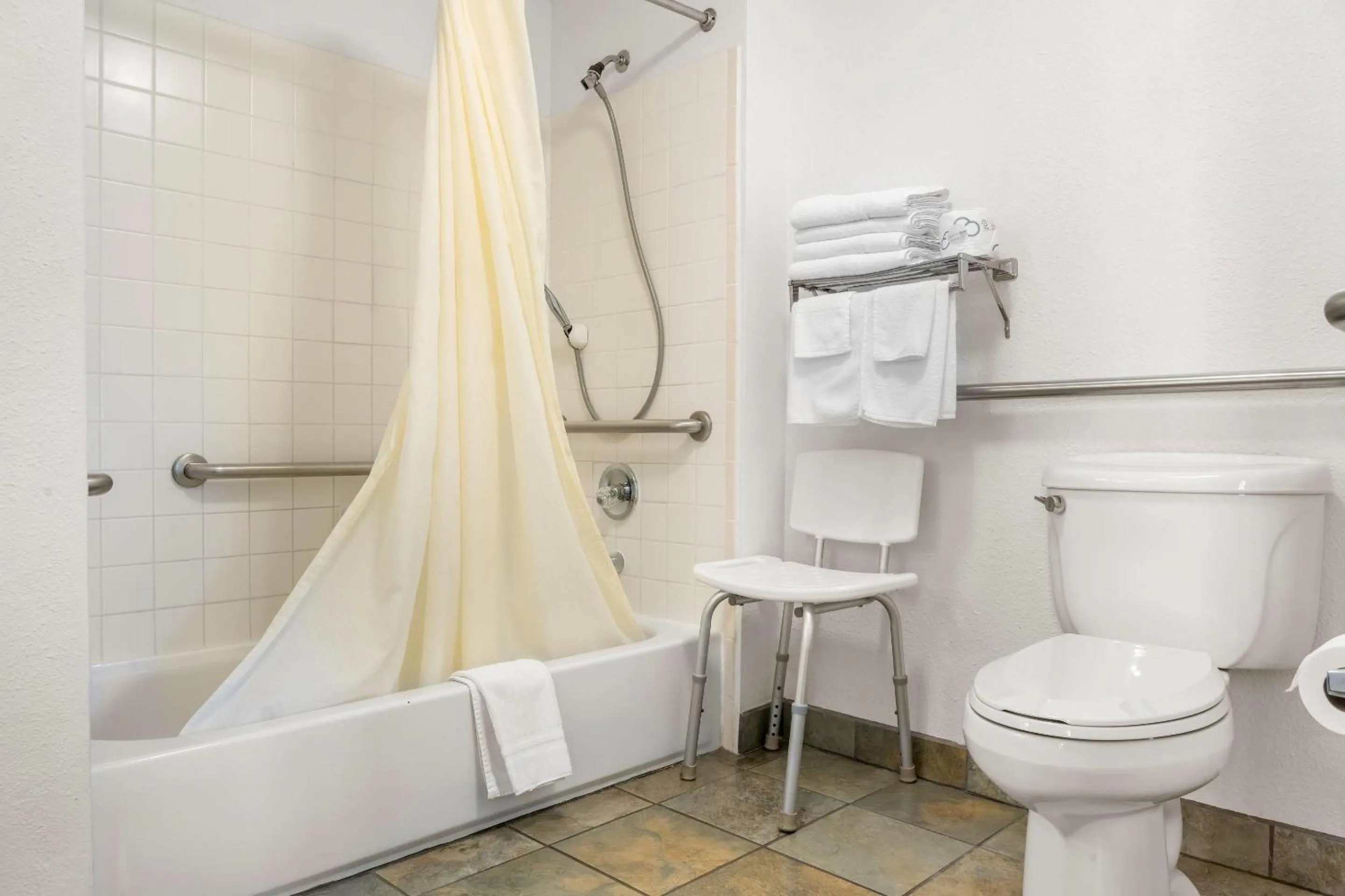 Bedroom in Econo Lodge Miles City I-94