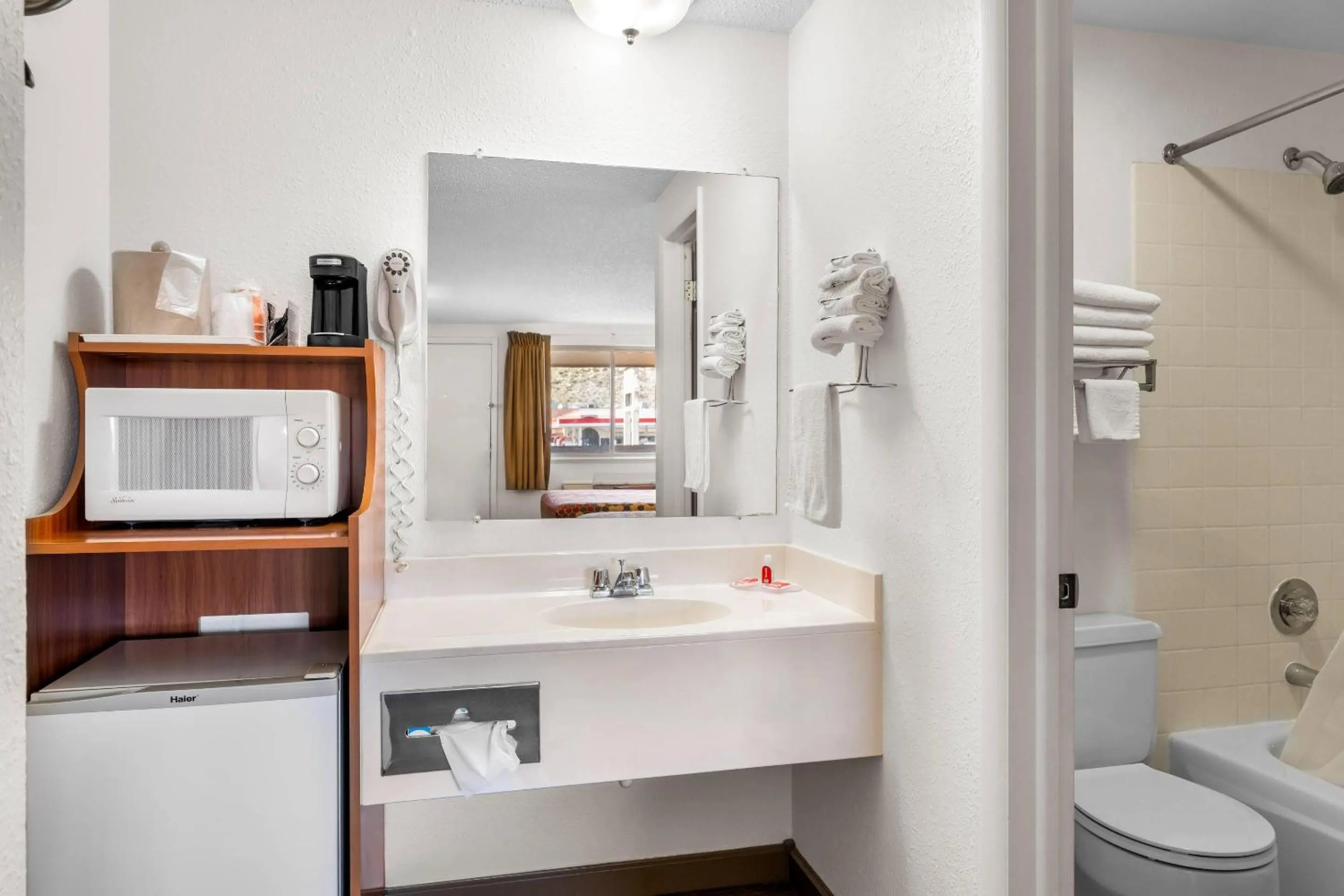 Bedroom in Econo Lodge Miles City I-94