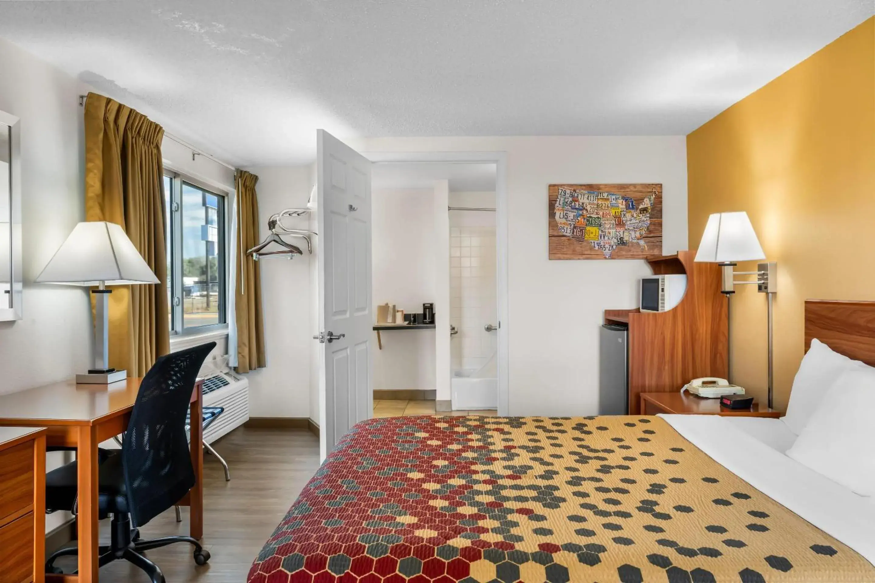 Bedroom, Bed in Econo Lodge Miles City I-94 Bedroom, Bed in Econo Lodge Miles City I-94