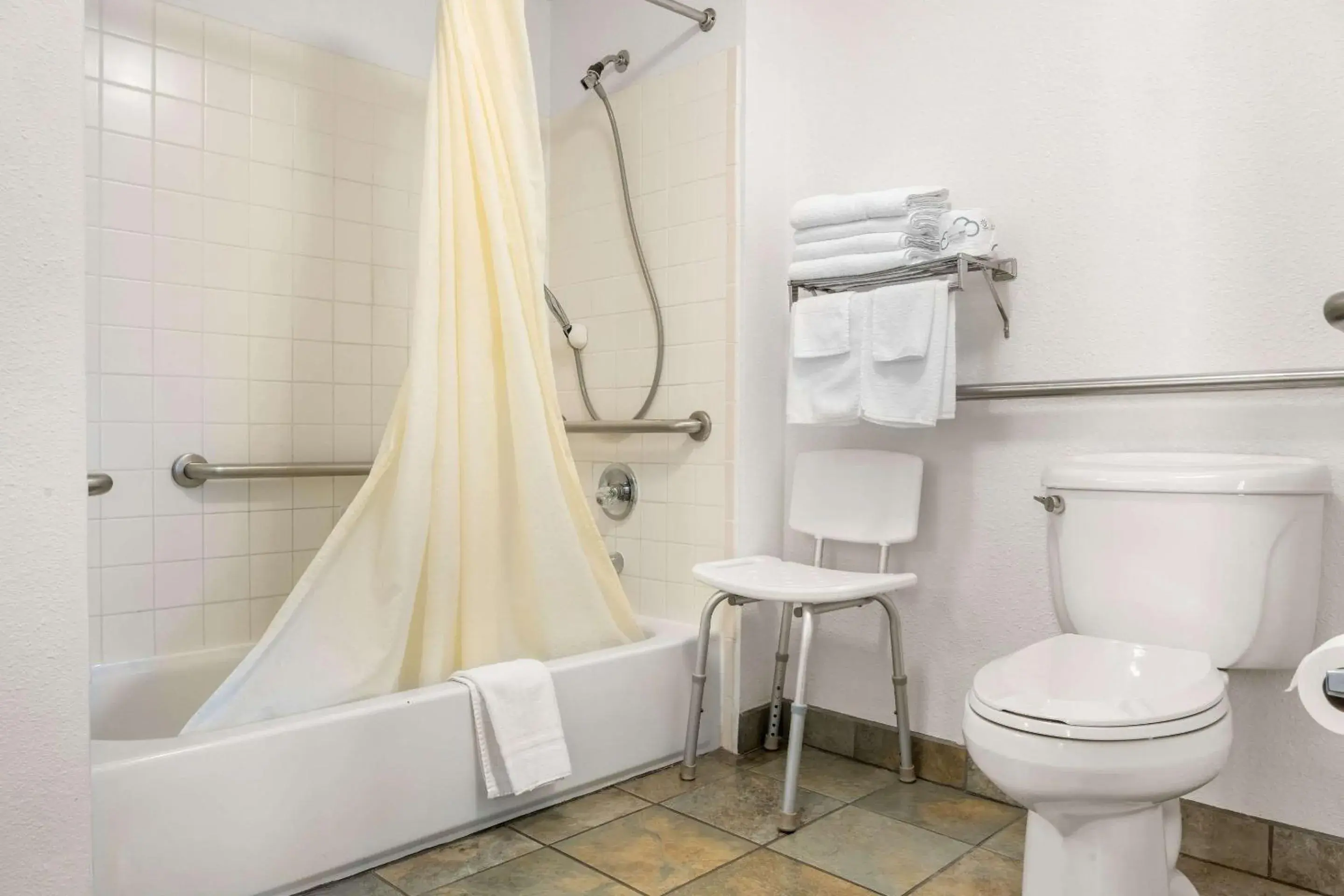 Bedroom in Econo Lodge Bedroom in Econo Lodge