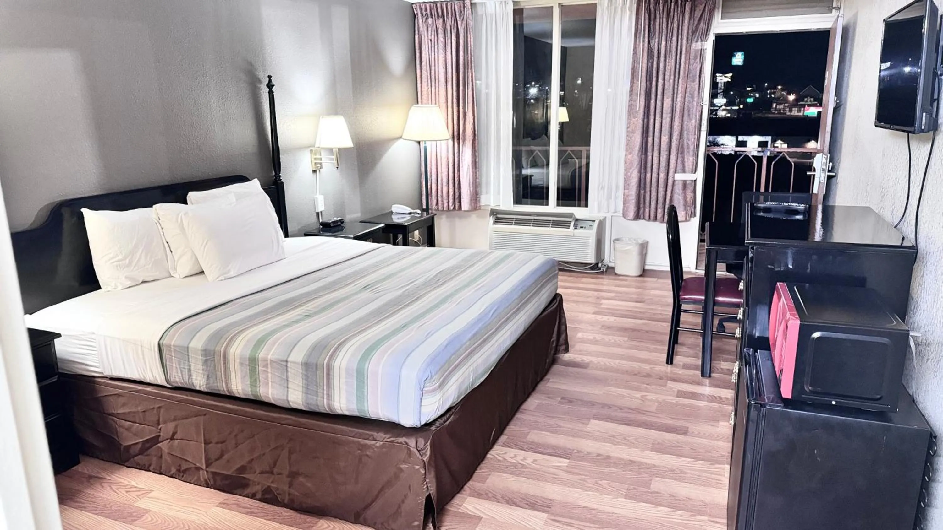 Bed in Mountain Home Inn