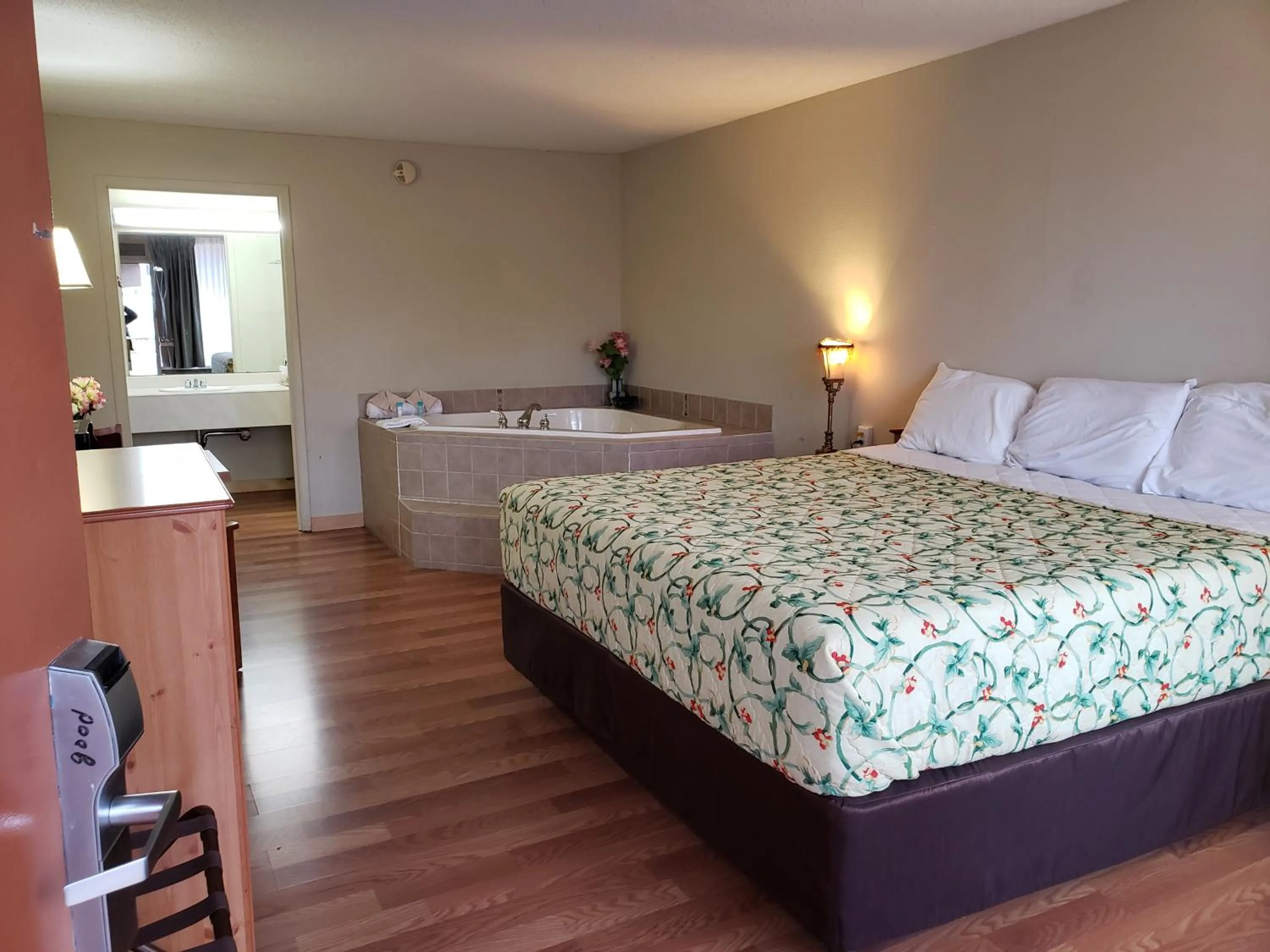 Bedroom, Bed in Mountain Home Inn