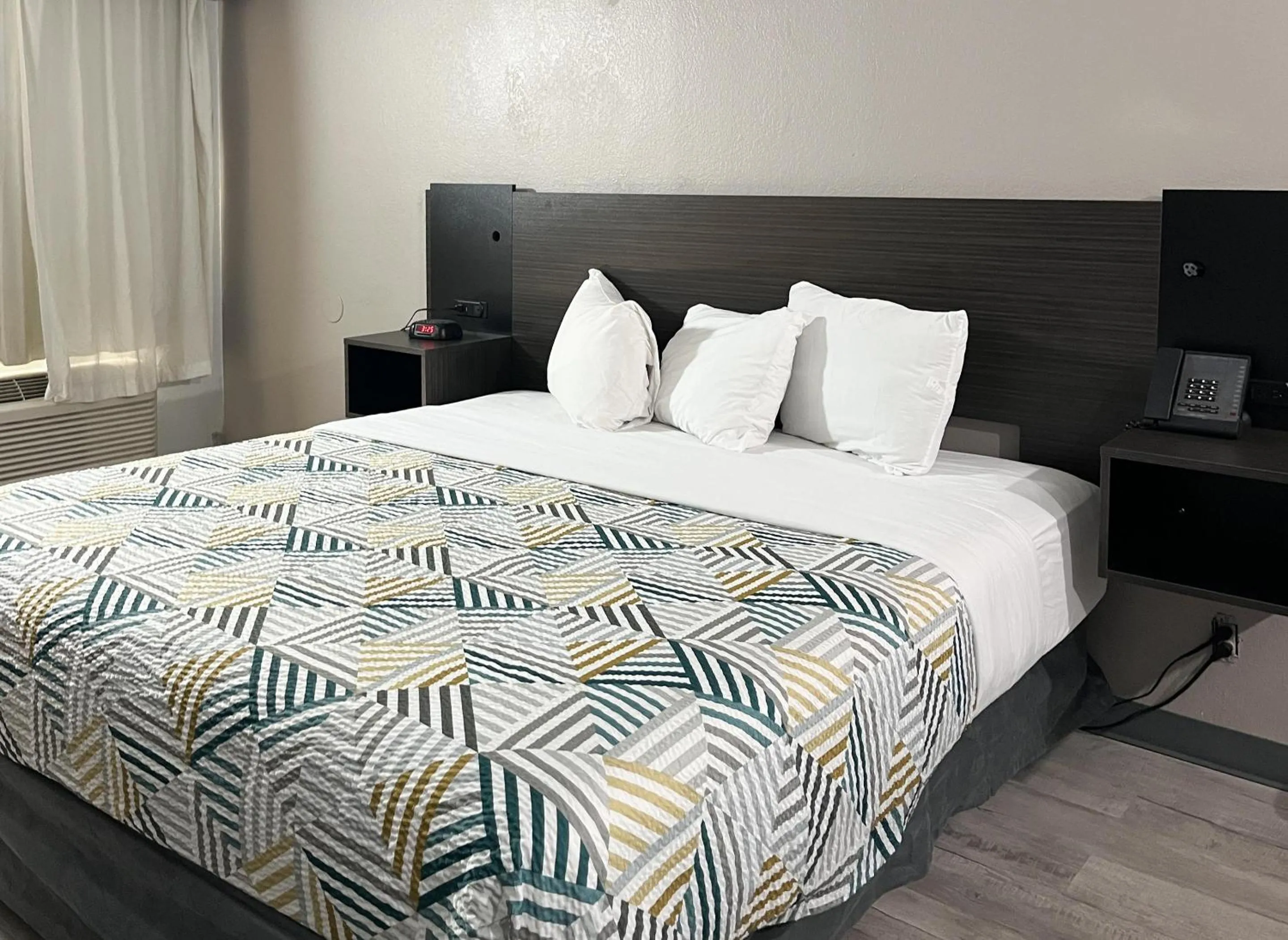 Bed in Motel 6 Opelika AL