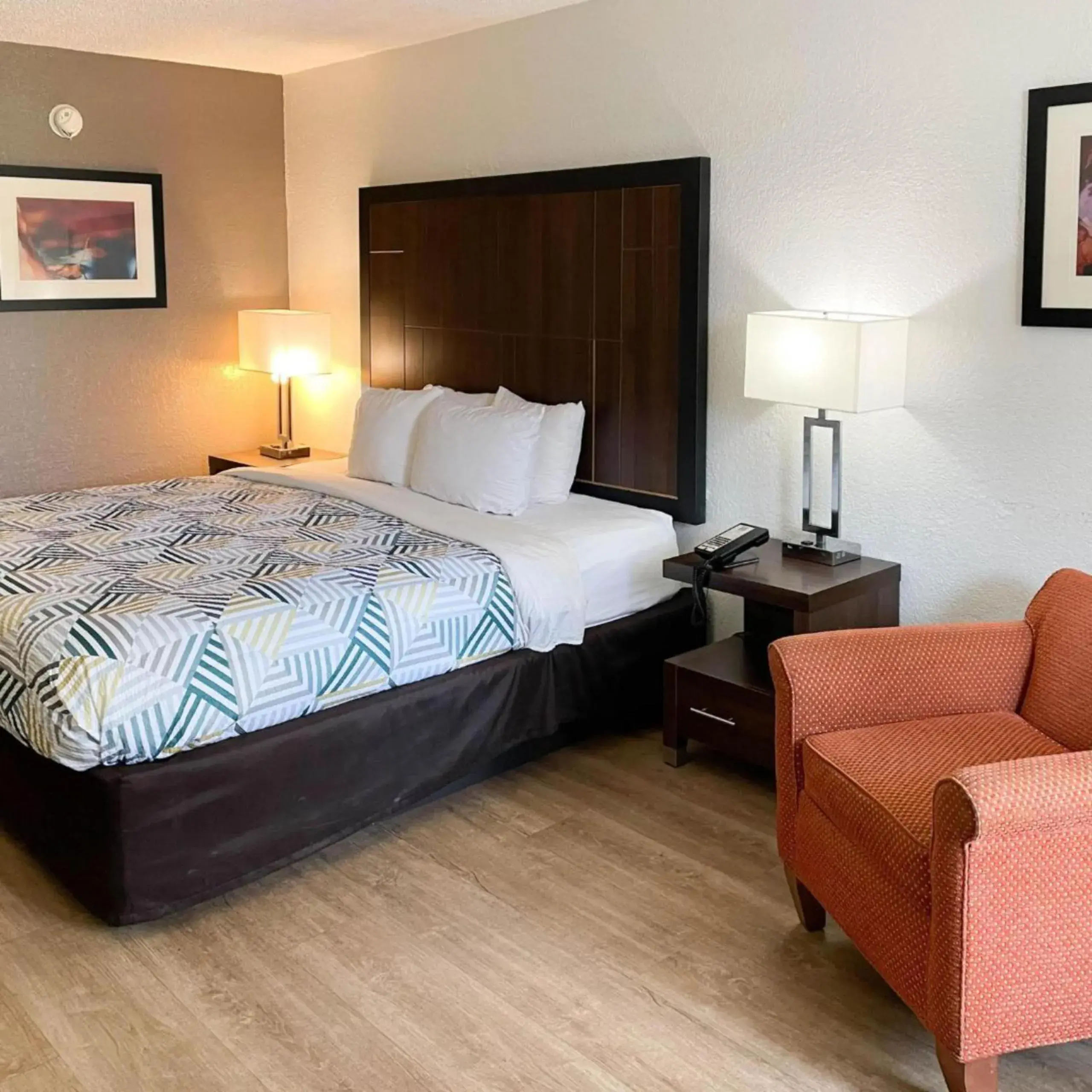 King Room - Smoking in Motel 6 Opelika AL King Room - Smoking in Motel 6 Opelika AL