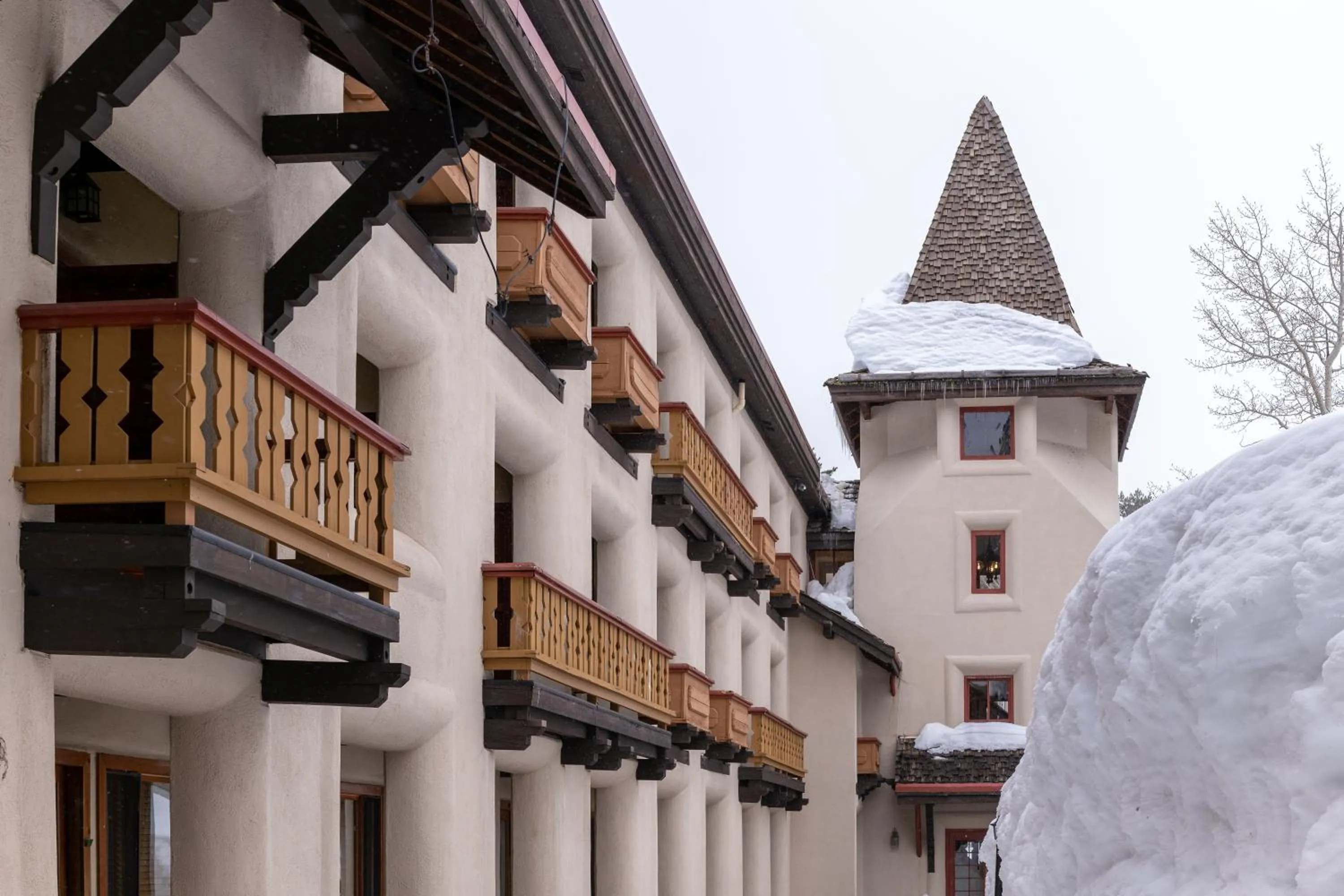 Property building in Olympic Village Inn Olympic Valley
