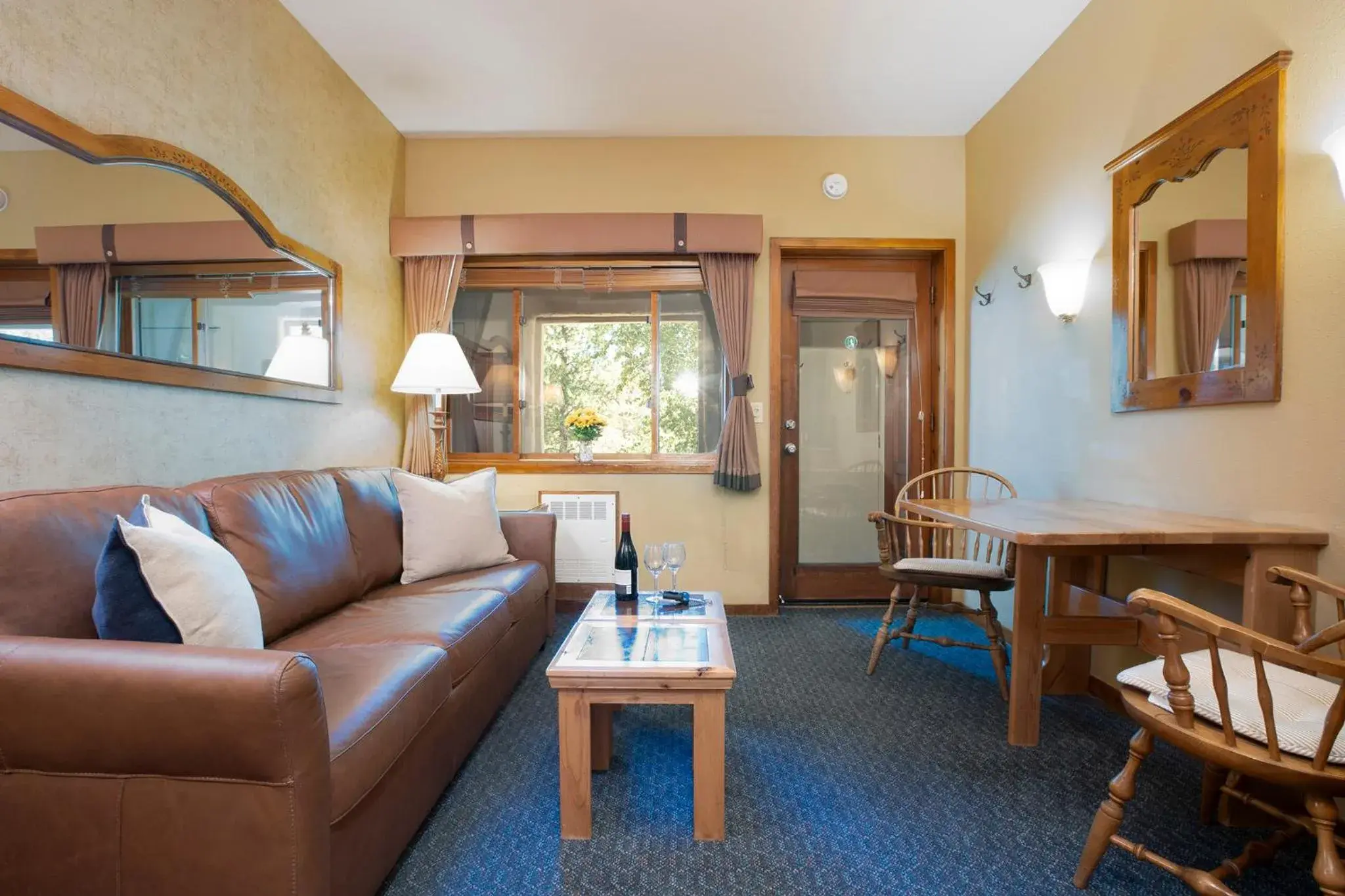 Living room in Olympic Village Inn Olympic Valley Living room in Olympic Village Inn Olympic Valley