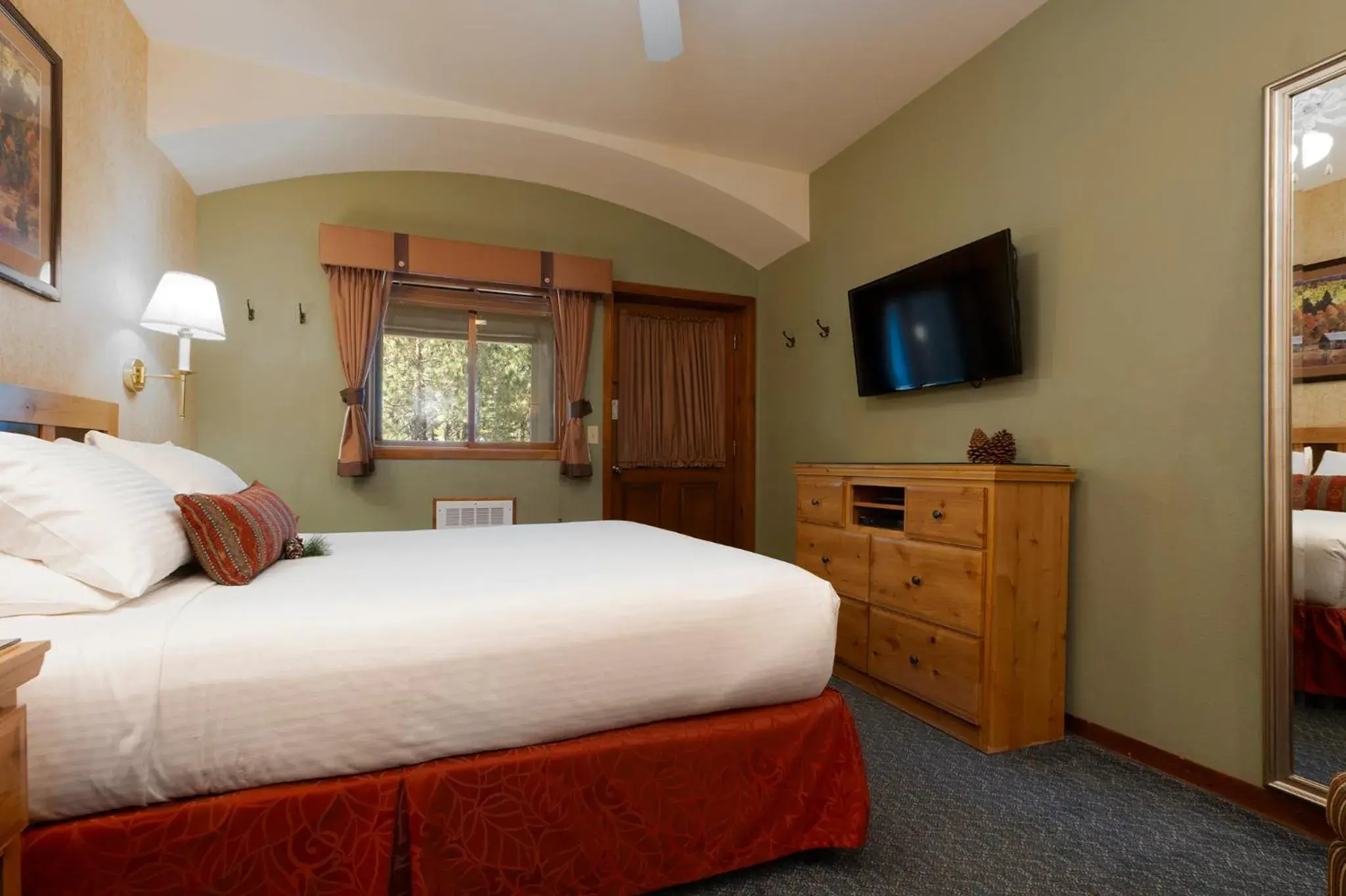 Bedroom, Bed in Olympic Village Inn Olympic Valley Bedroom, Bed in Olympic Village Inn Olympic Valley