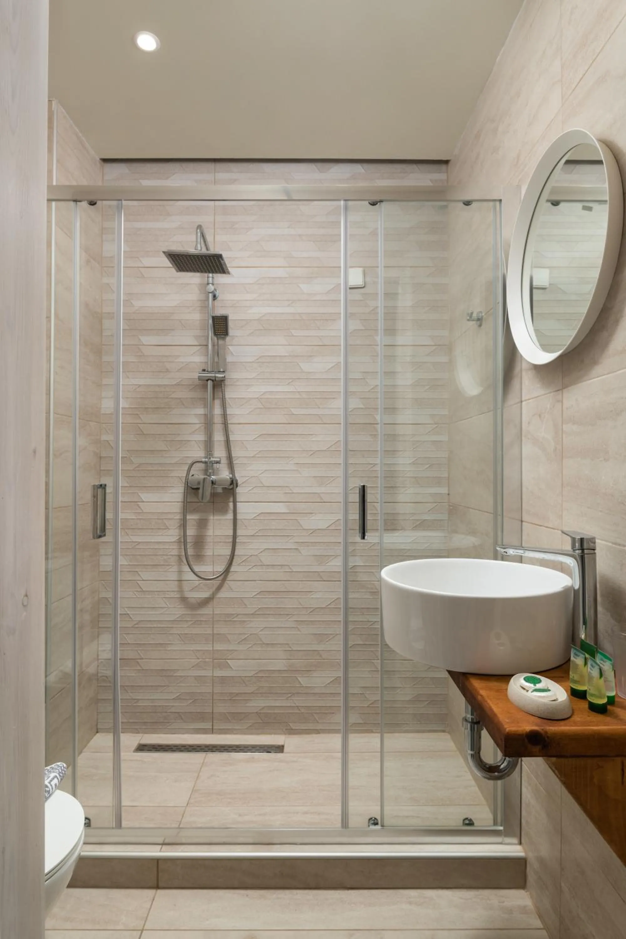 Hotel Haris on the beach