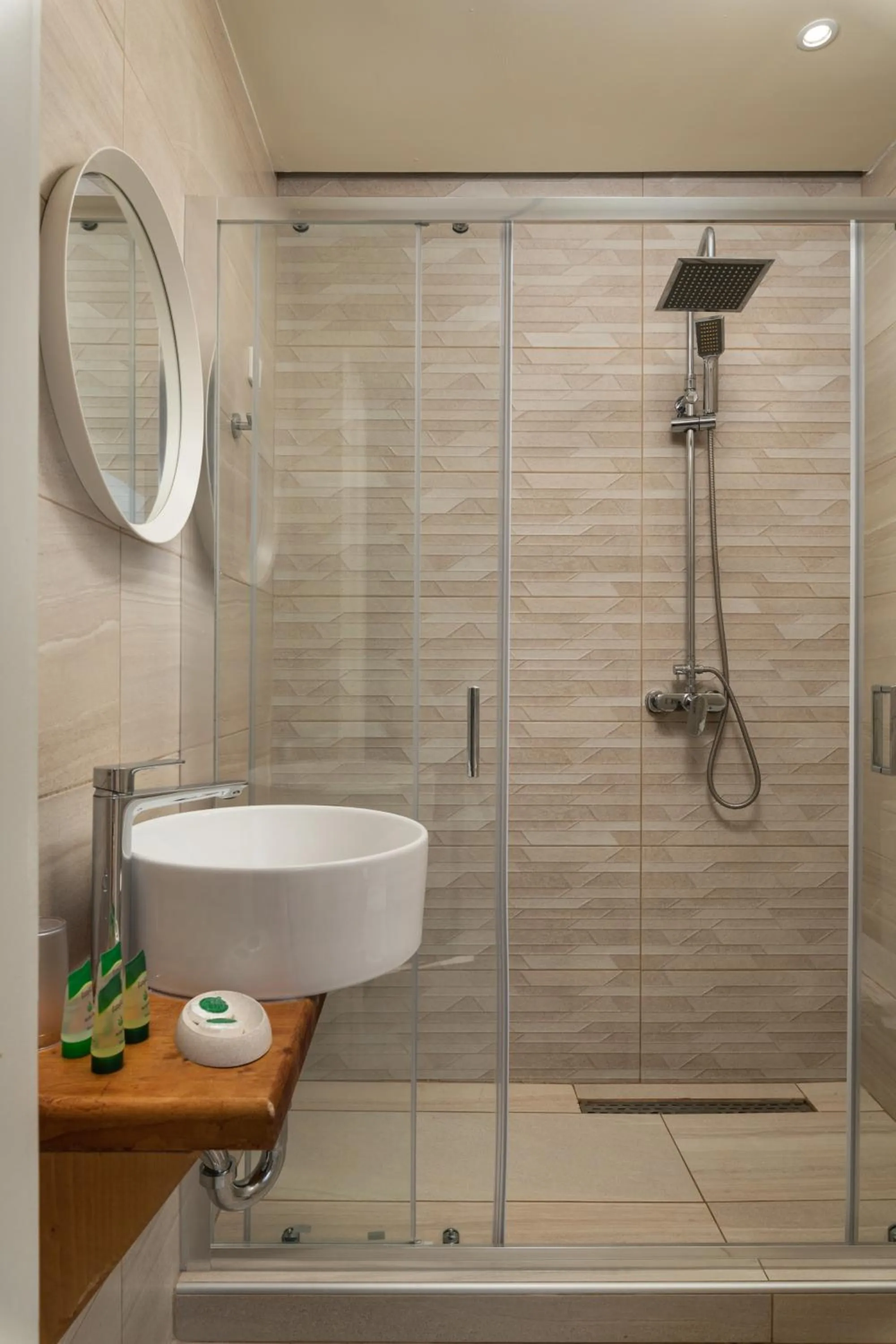 Hotel Haris on the beach