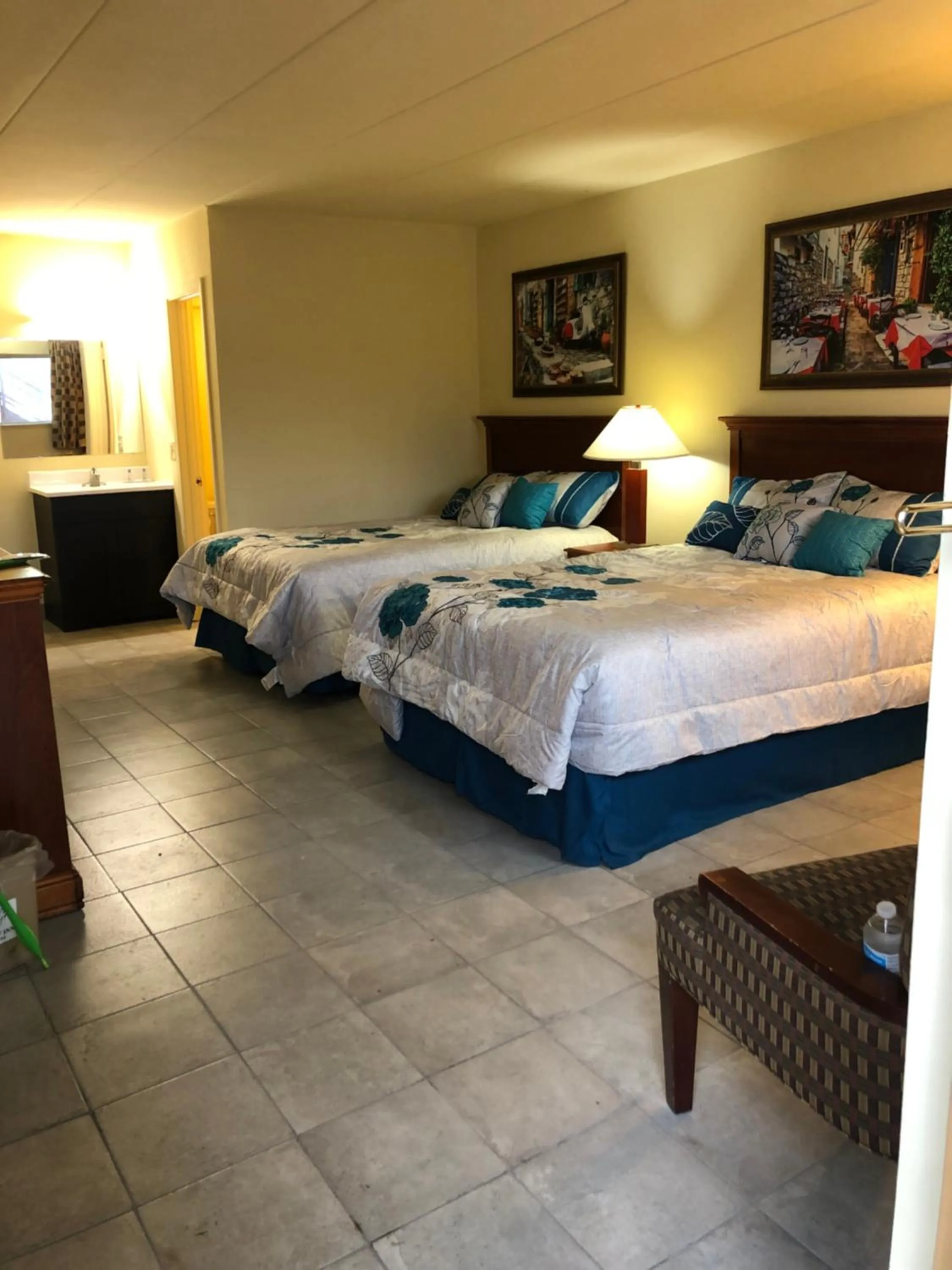 Bed in Wolf Inn Hotel