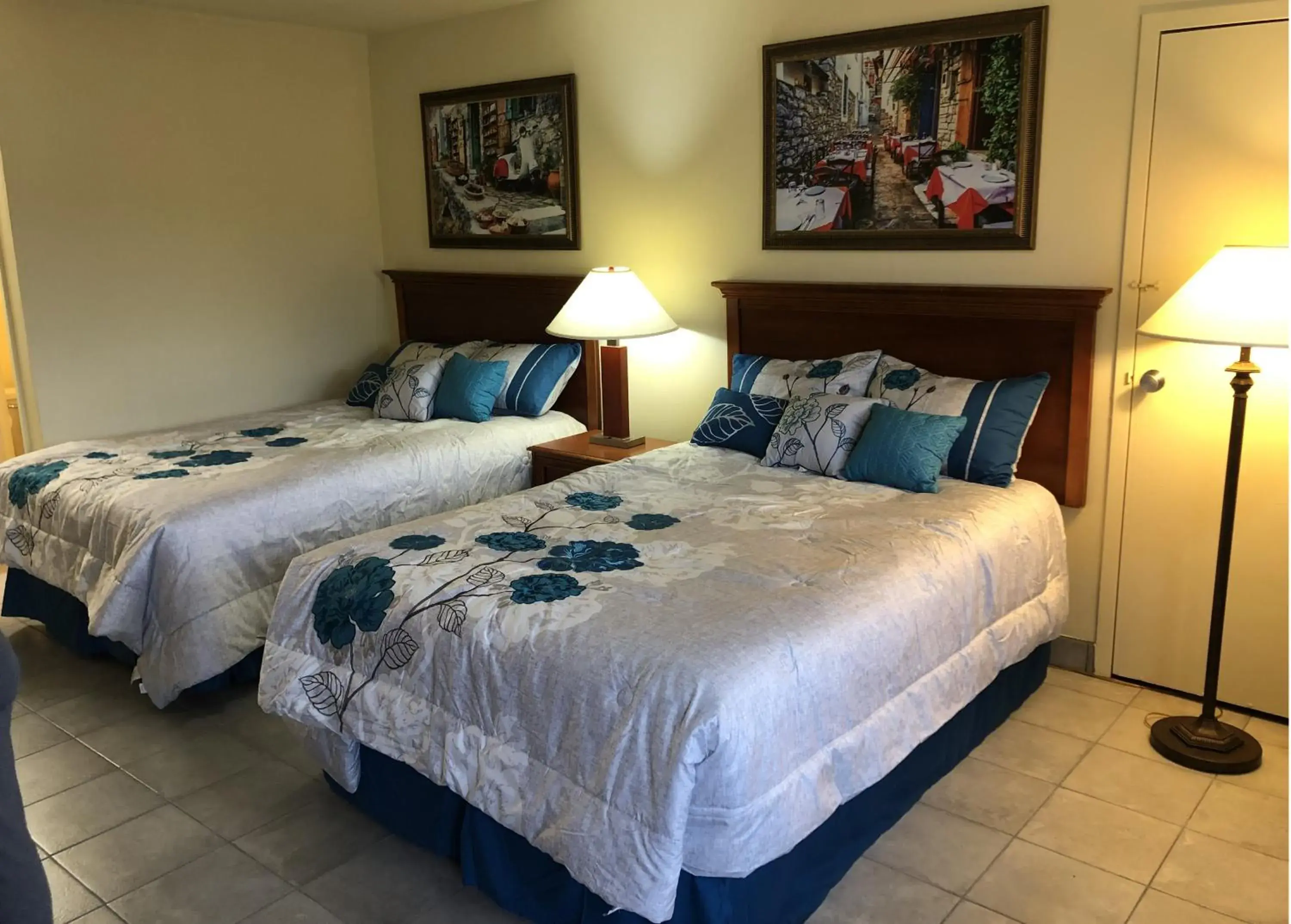 Bed in Wolf Inn Hotel Bed in Wolf Inn Hotel