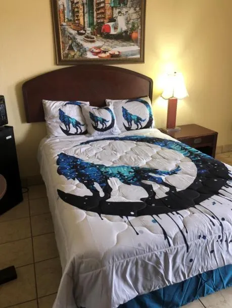 Bed in Wolf Inn Hotel