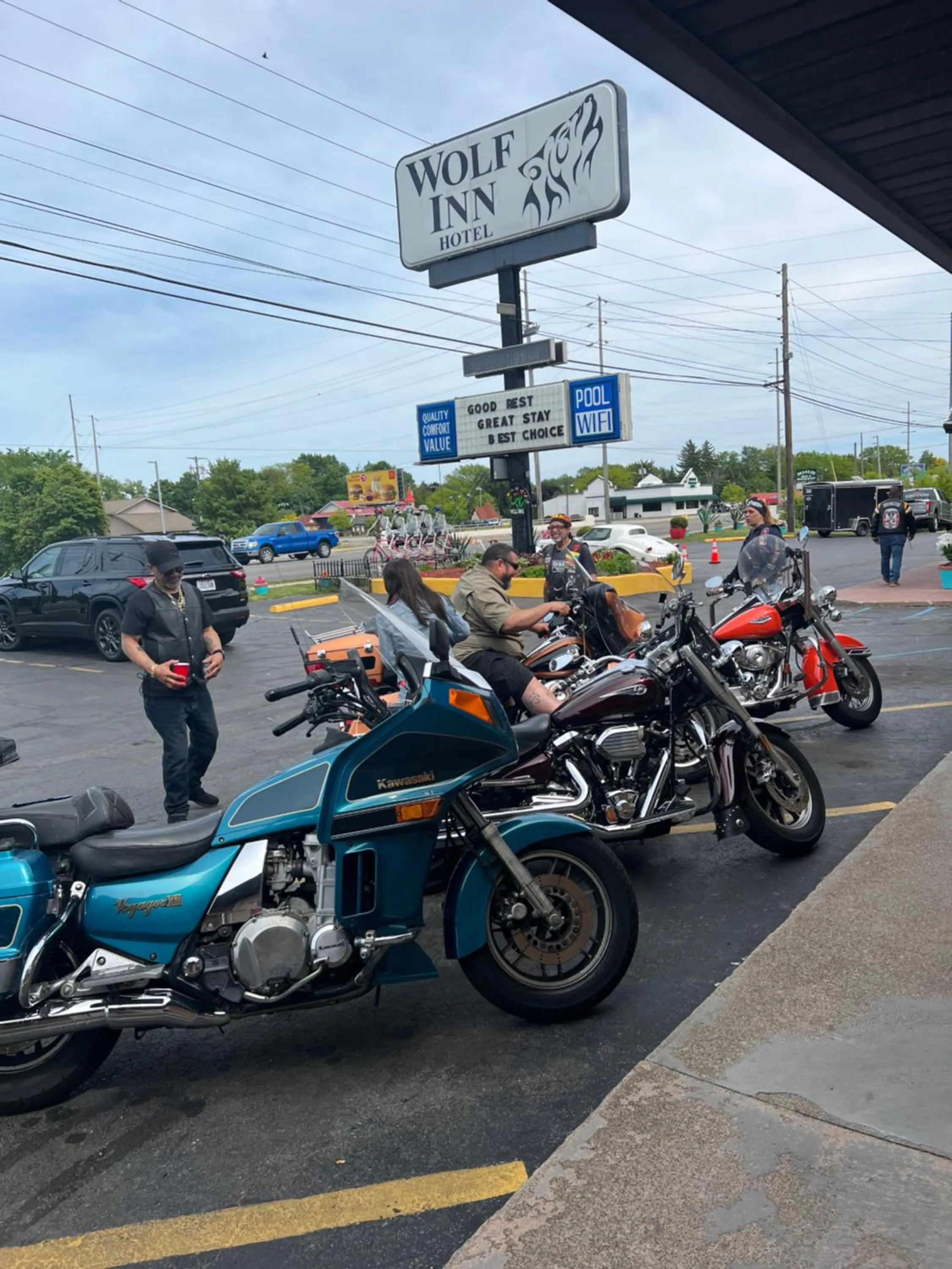 Parking in Wolf Inn Hotel