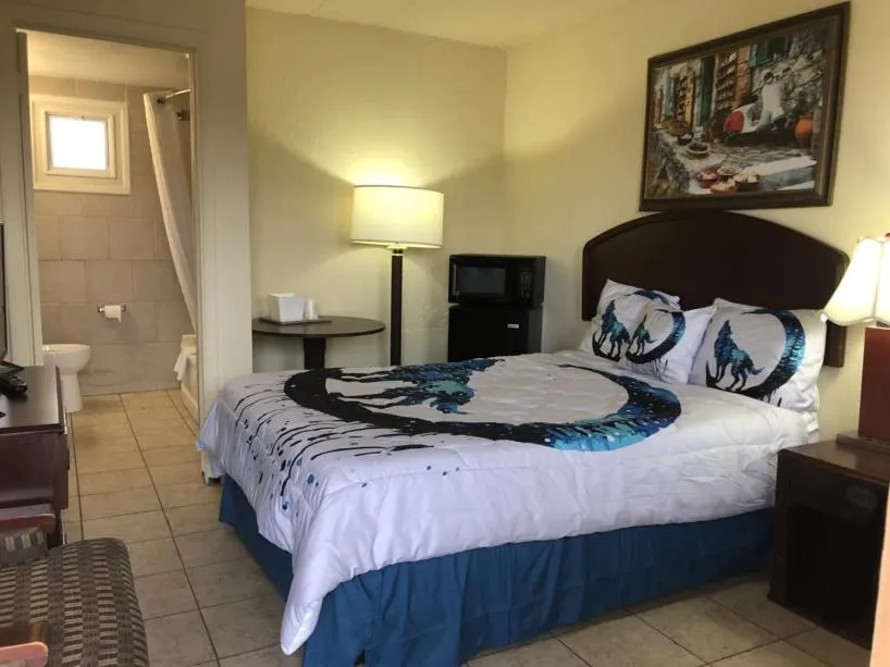 Bed in Wolf Inn Hotel