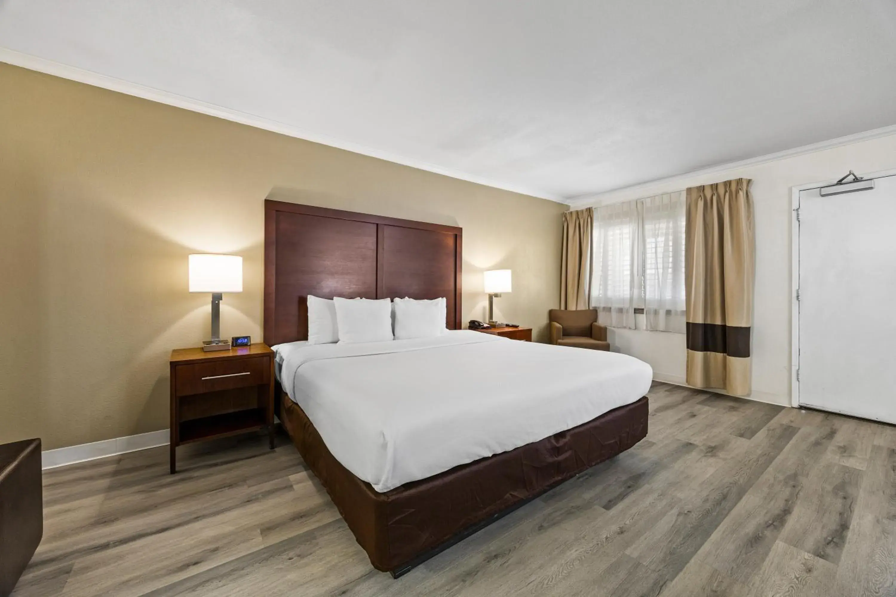 Bed in Comfort Inn Santa Cruz North Bed in Comfort Inn Santa Cruz North