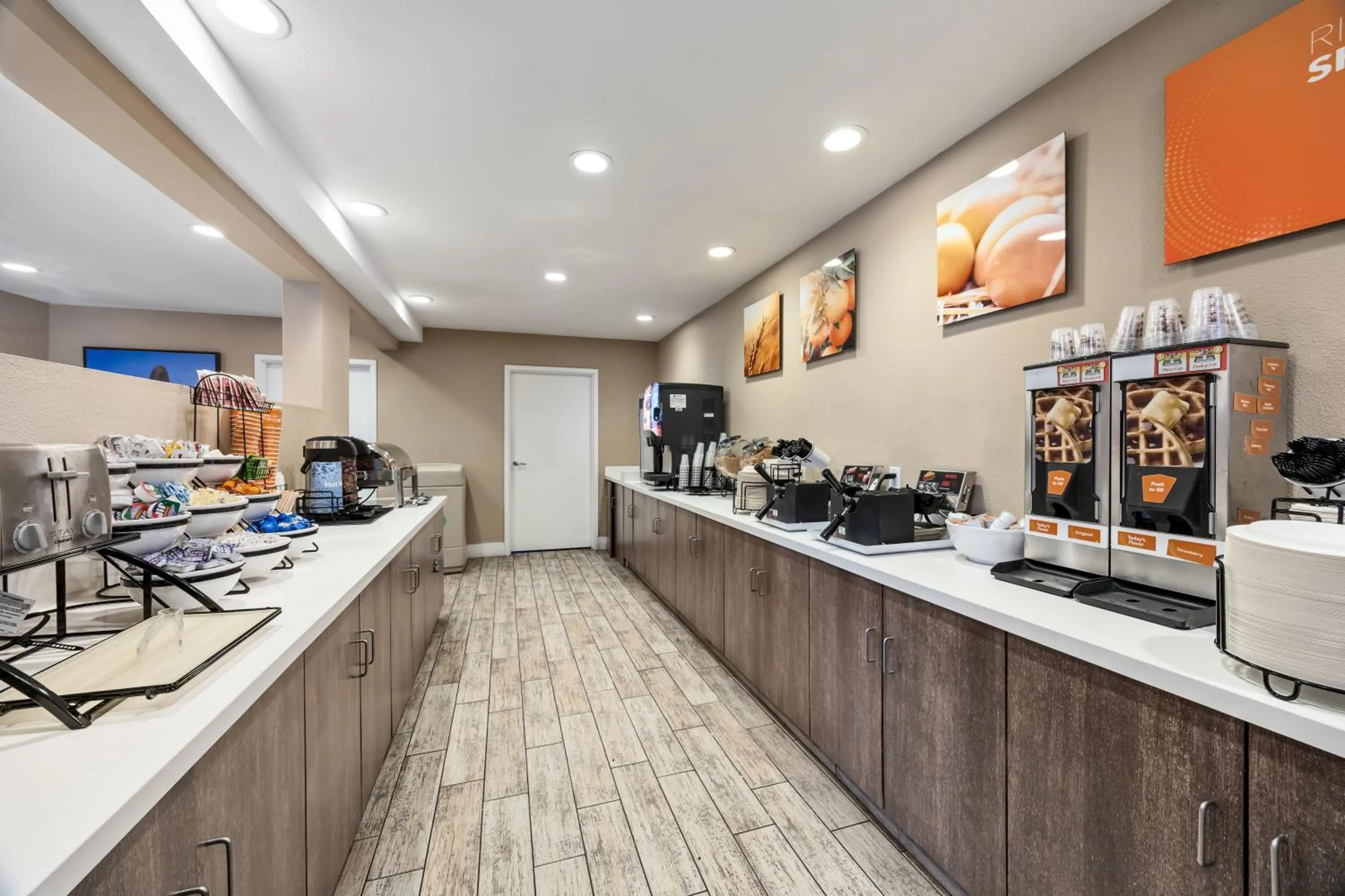 Breakfast in Comfort Inn Santa Cruz North