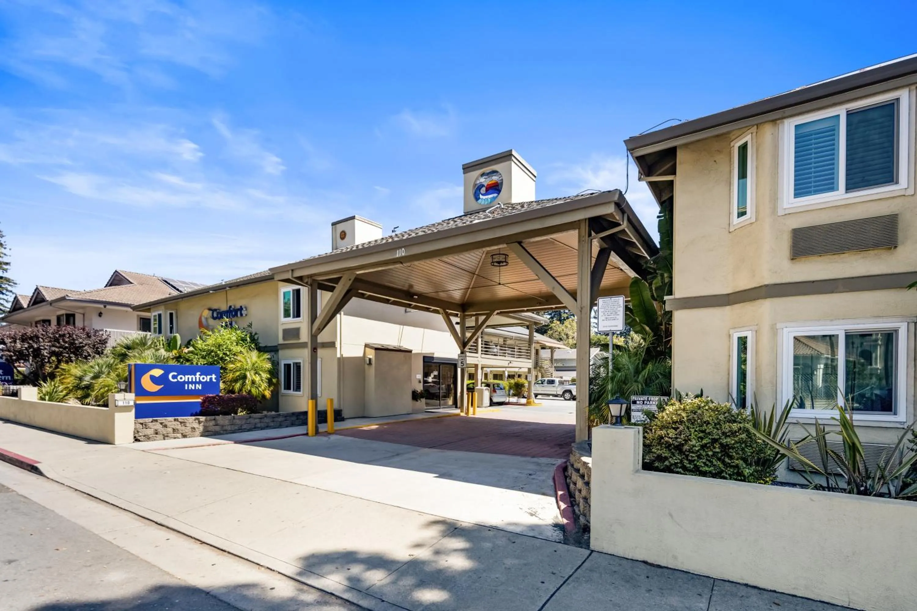 Facade/entrance in Comfort Inn Santa Cruz North