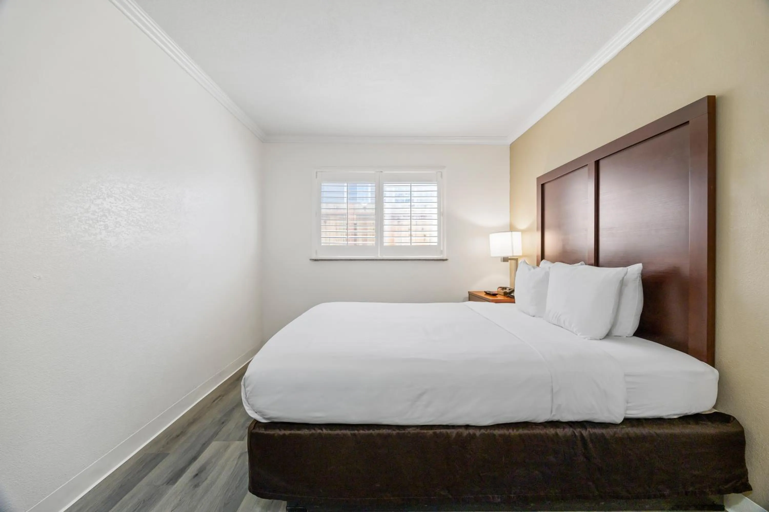 Bed in Comfort Inn Santa Cruz North