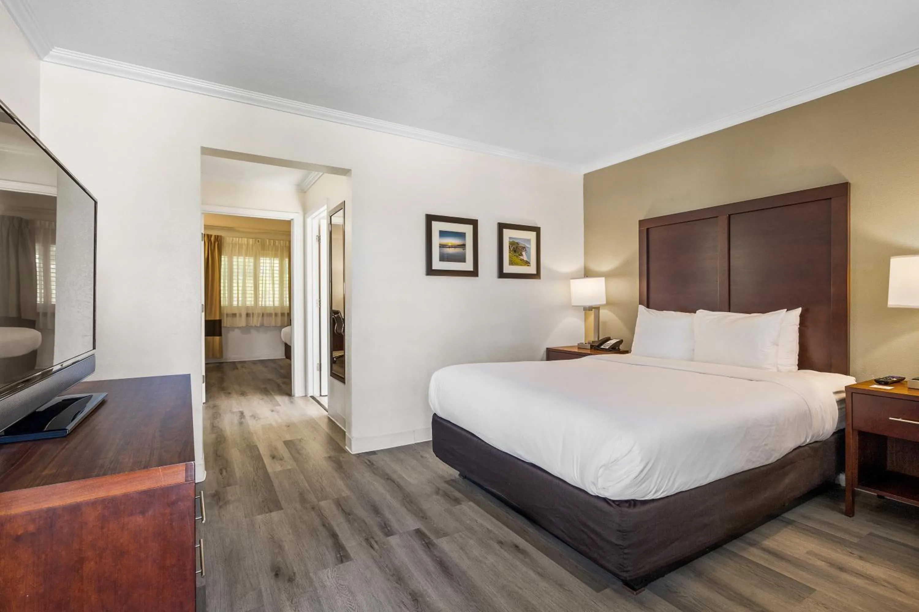 Bed in Comfort Inn Santa Cruz North