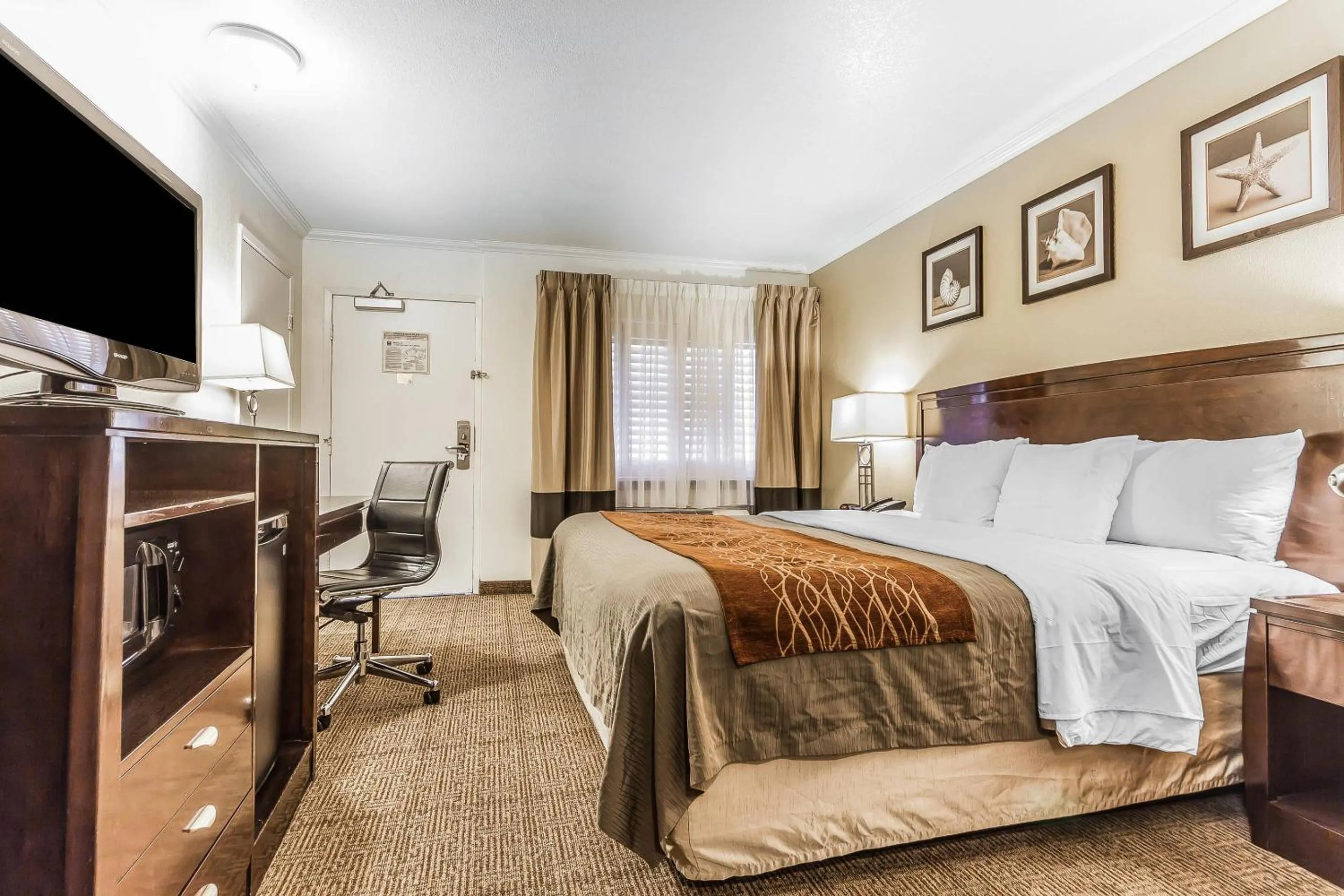 Bedroom, Bed in Comfort Inn Santa Cruz North