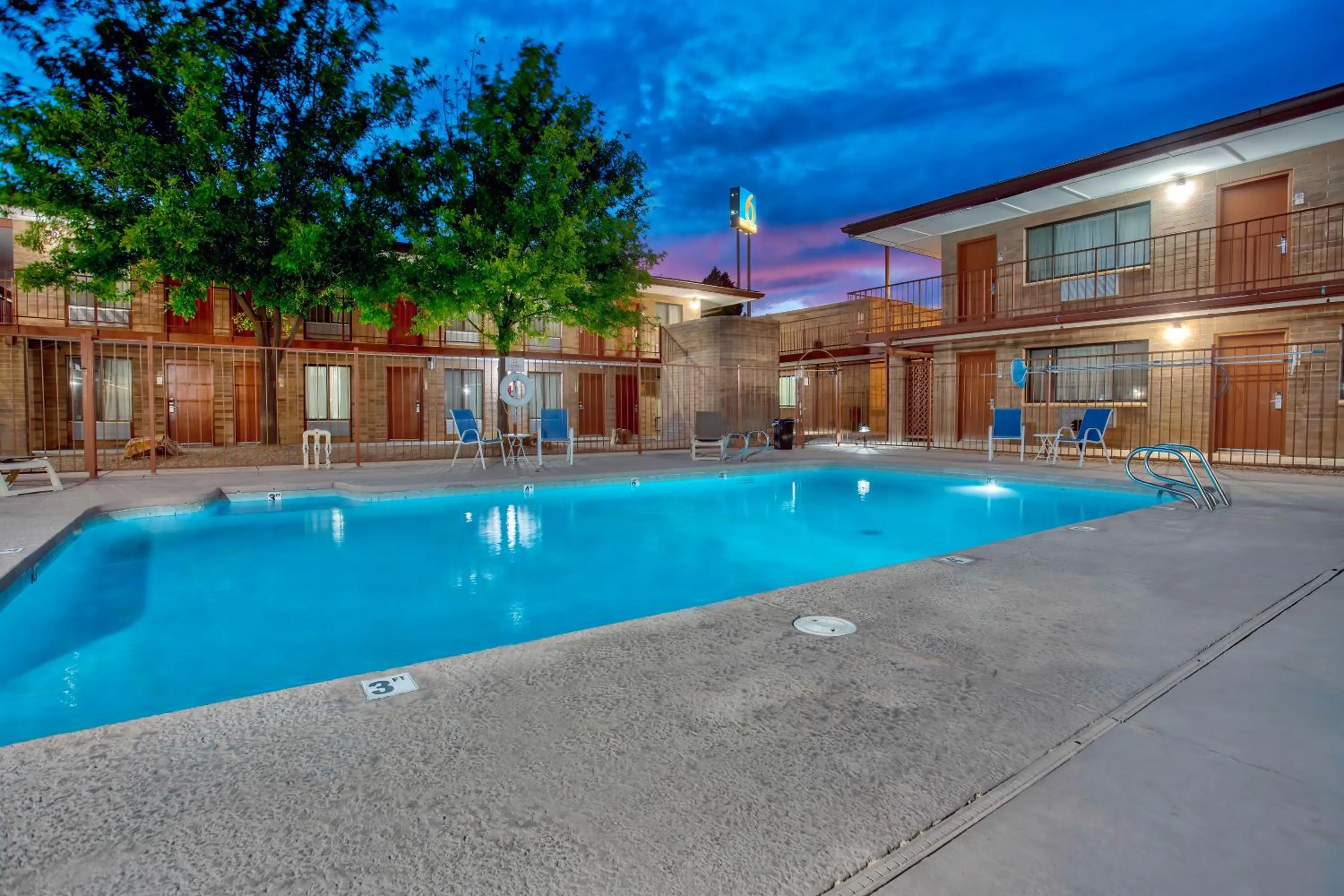 Swimming pool in Motel 6 Willcox, AZ