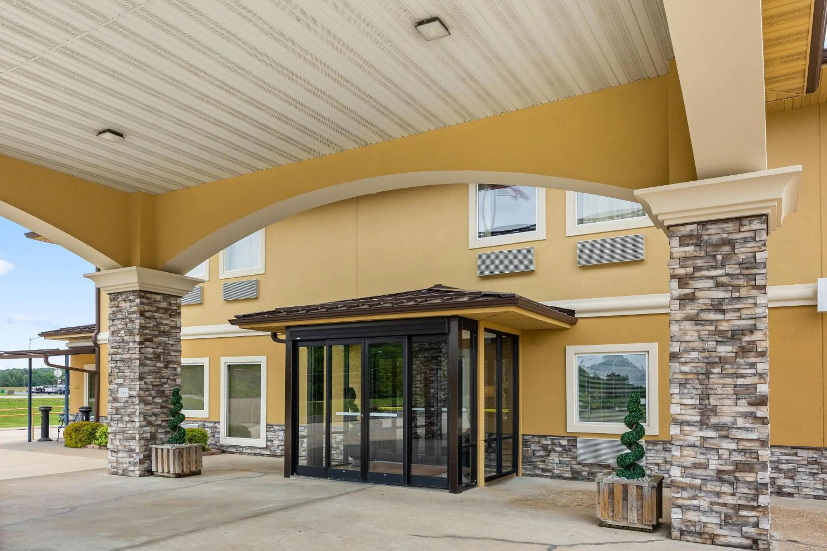 Property building in Comfort Inn Willow Springs US 60 and US 63