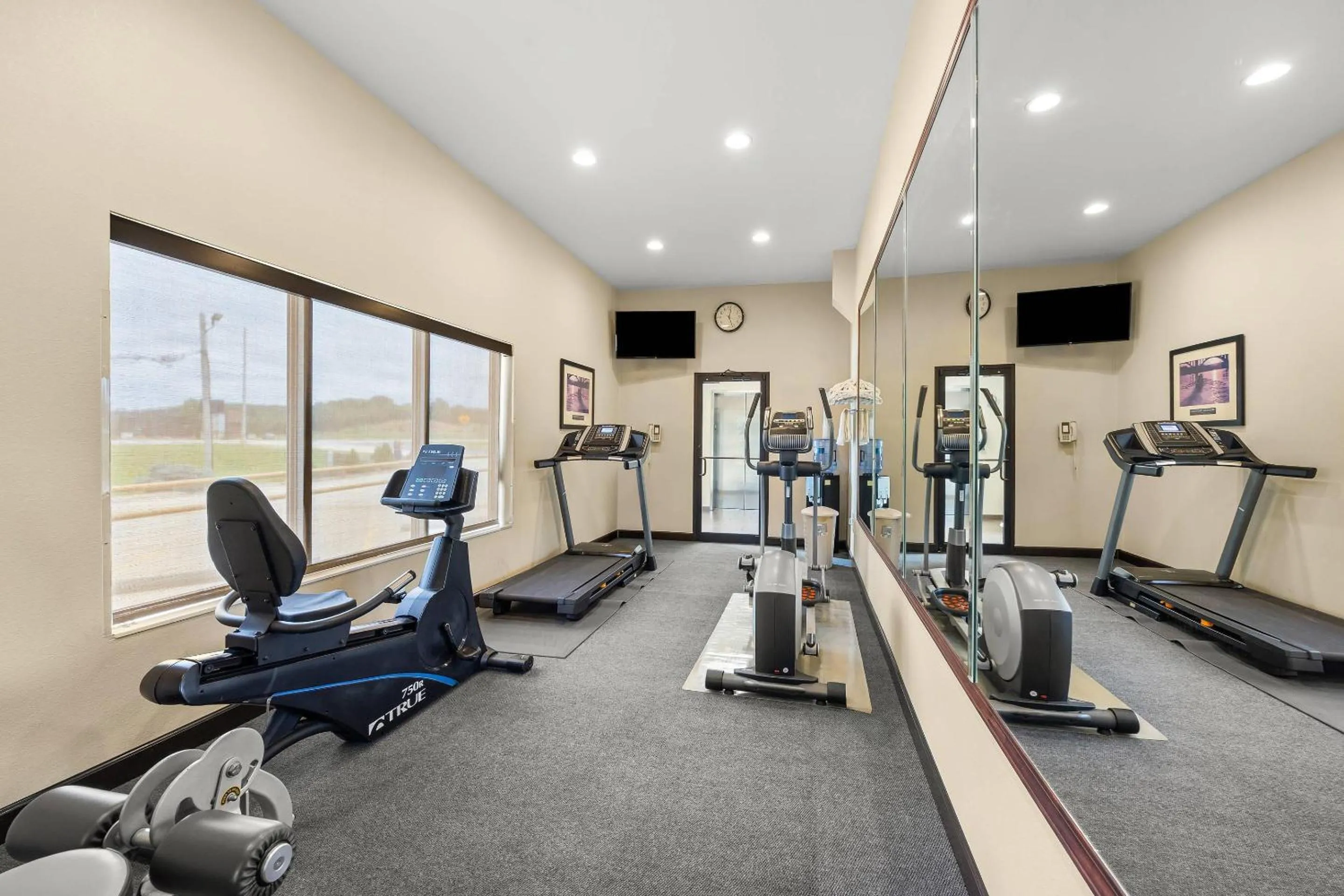 Fitness centre/facilities in Comfort Inn Willow Springs US 60 and US 63