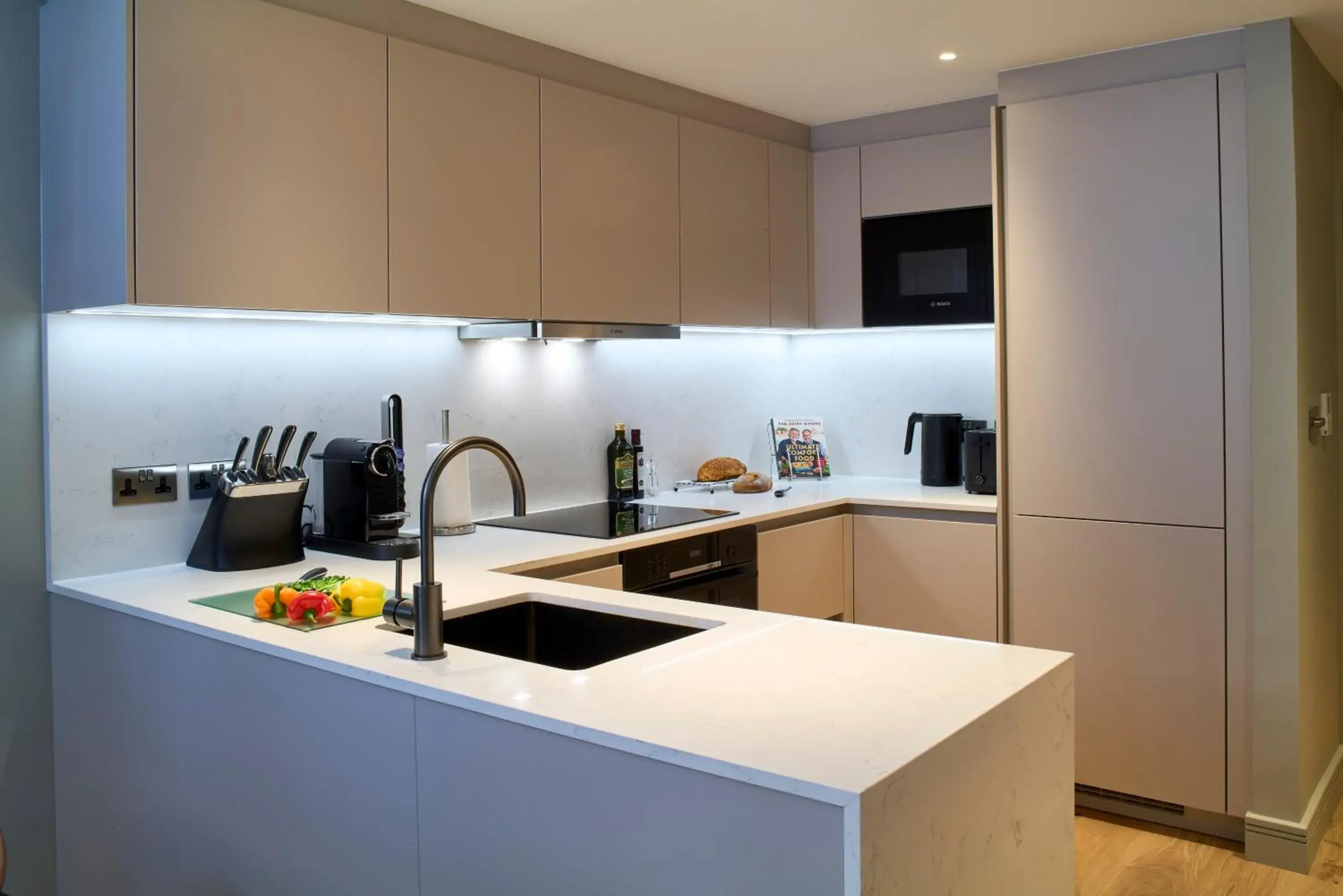 Coffee/tea facilities in Cheval Phoenix House at Sloane Square Coffee/tea facilities in Cheval Phoenix House at Sloane Square