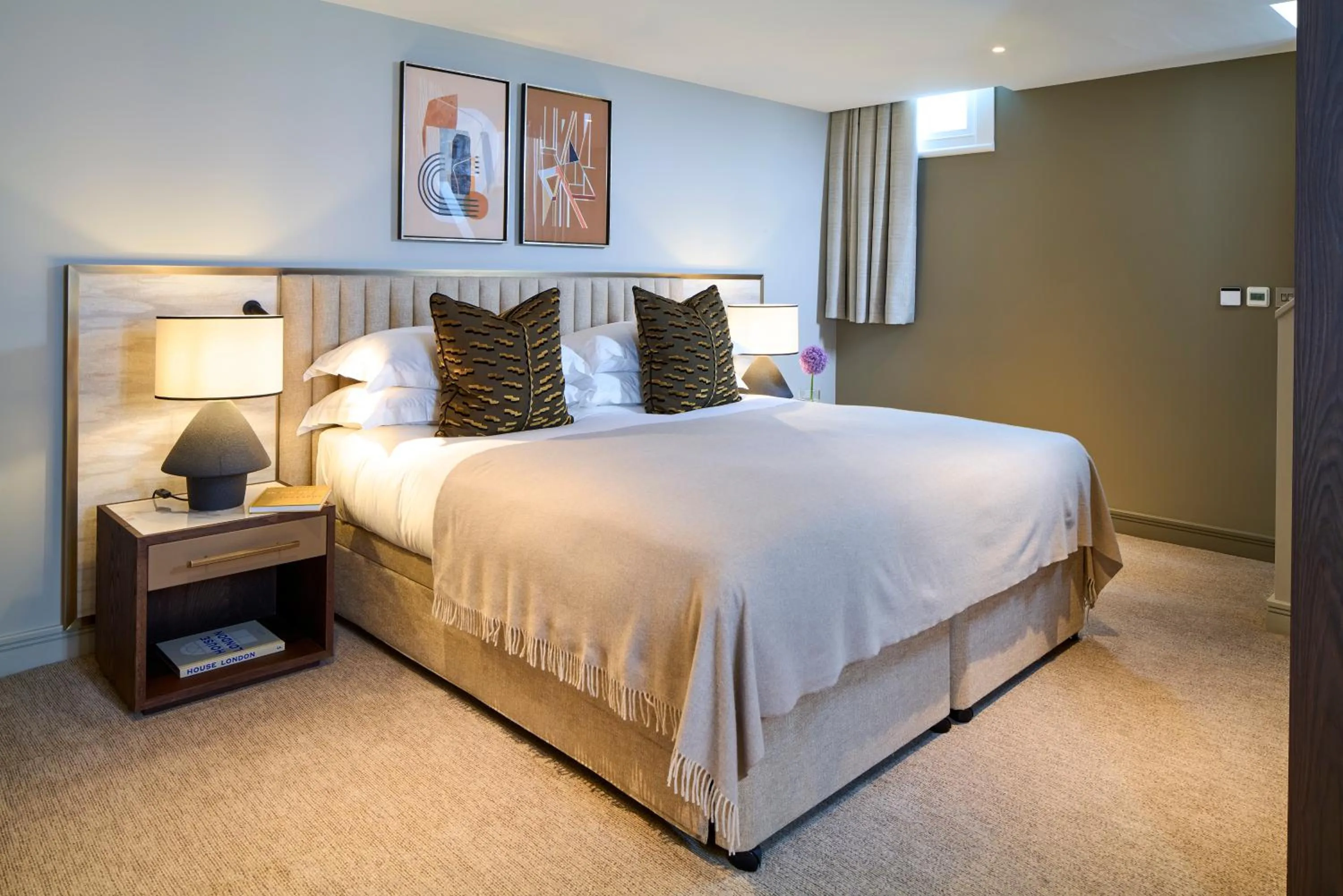 Bed in Cheval Phoenix House at Sloane Square