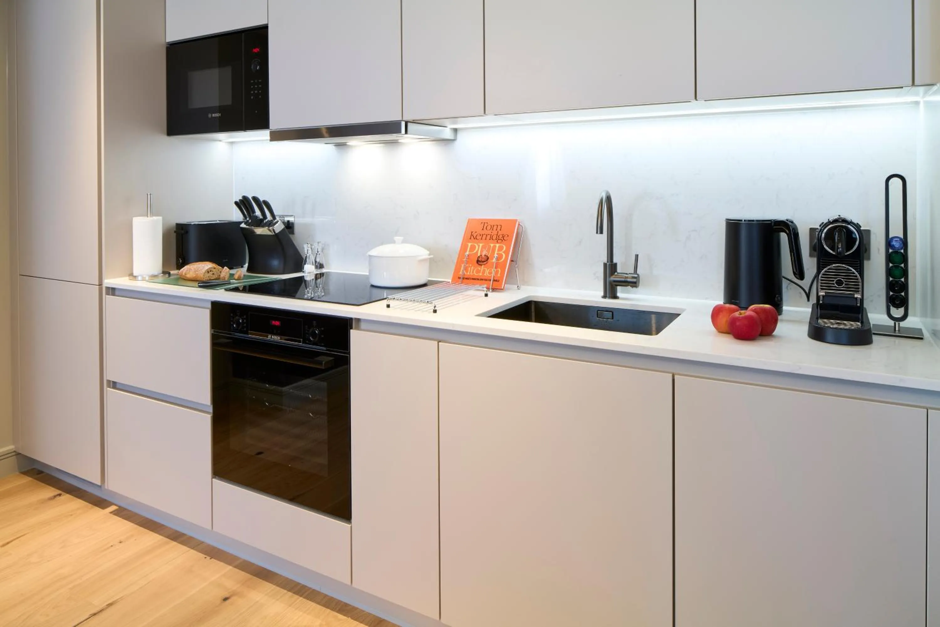 Coffee/tea facilities in Cheval Phoenix House at Sloane Square