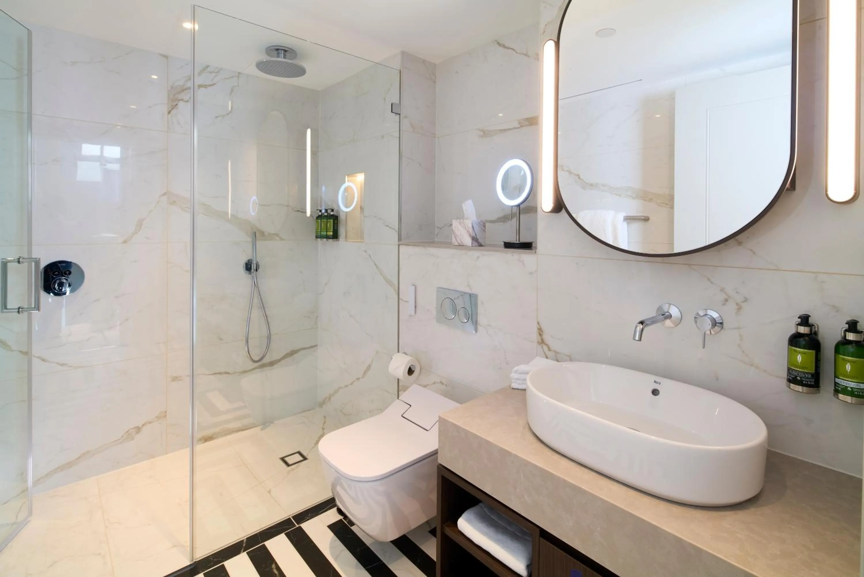Shower in Cheval Phoenix House at Sloane Square