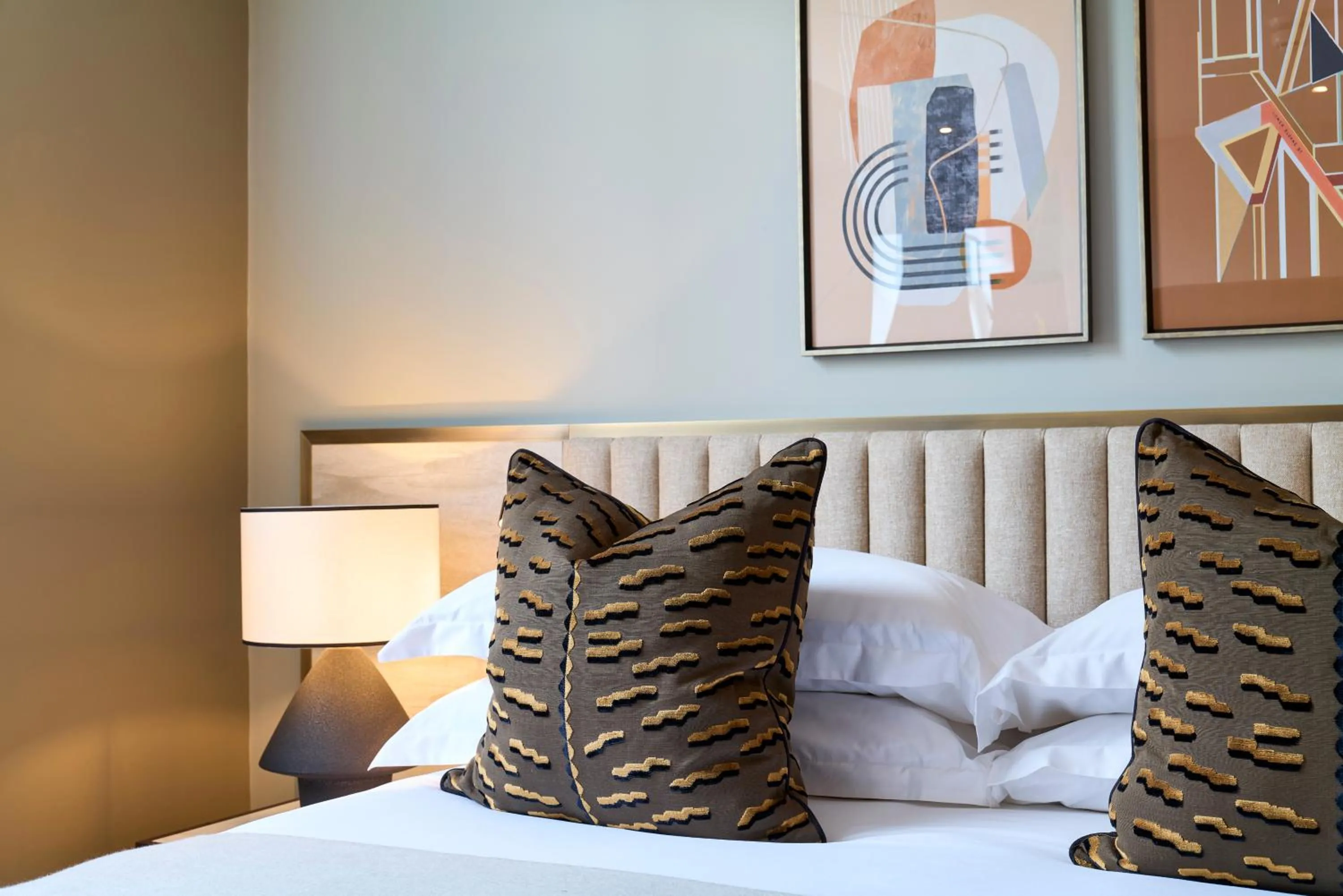 Bed in Cheval Phoenix House at Sloane Square