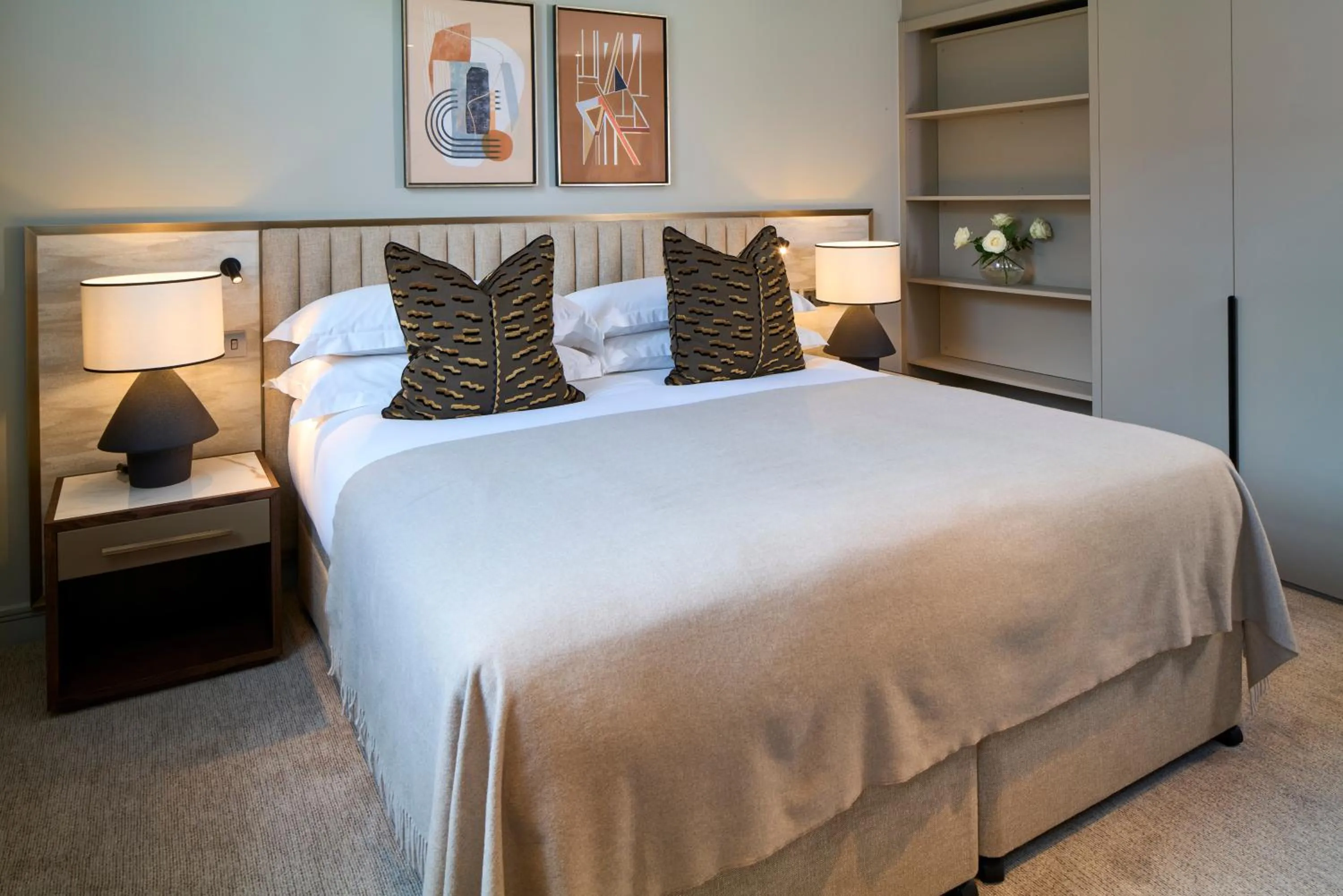 Bed in Cheval Phoenix House at Sloane Square