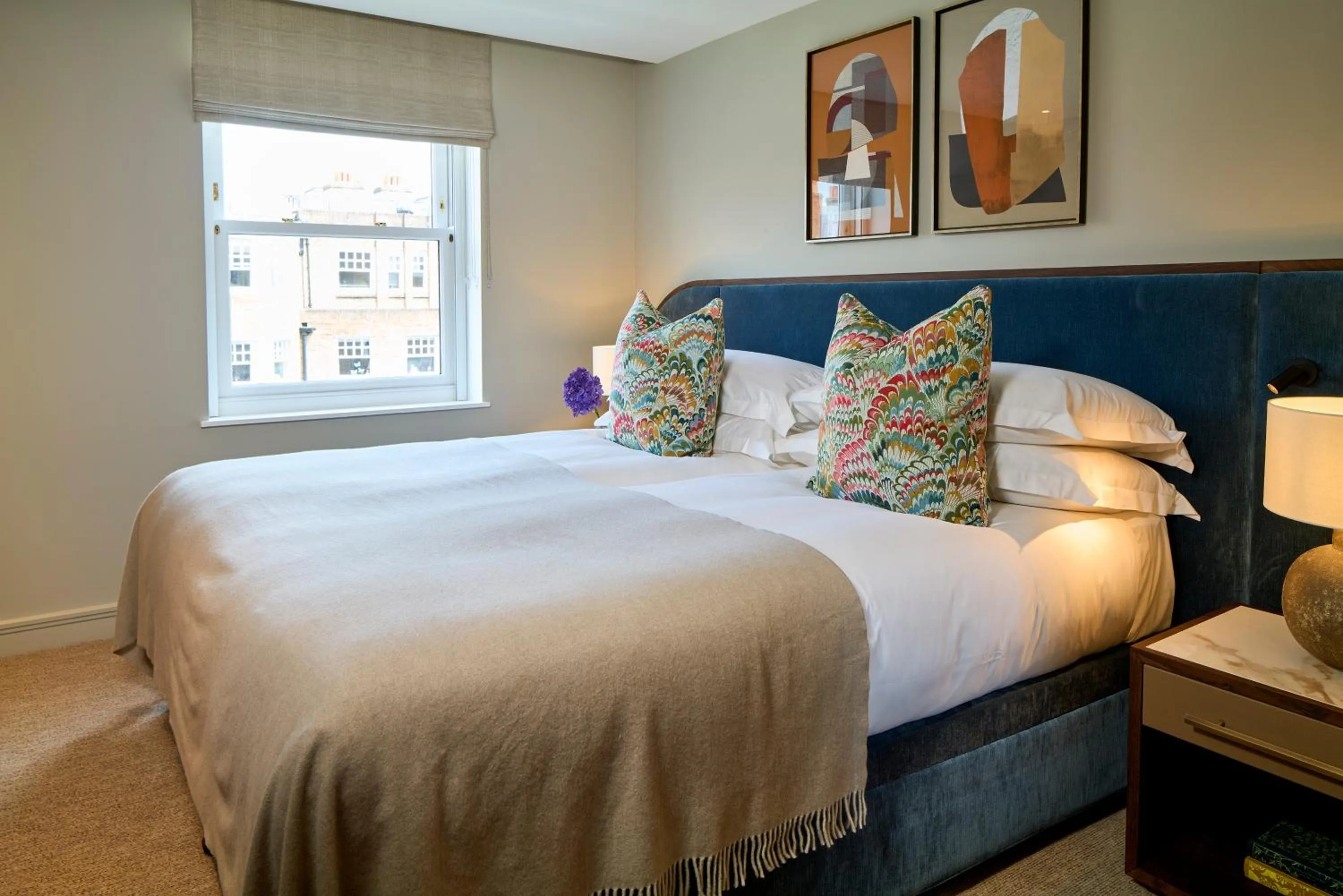 Bed in Cheval Phoenix House at Sloane Square