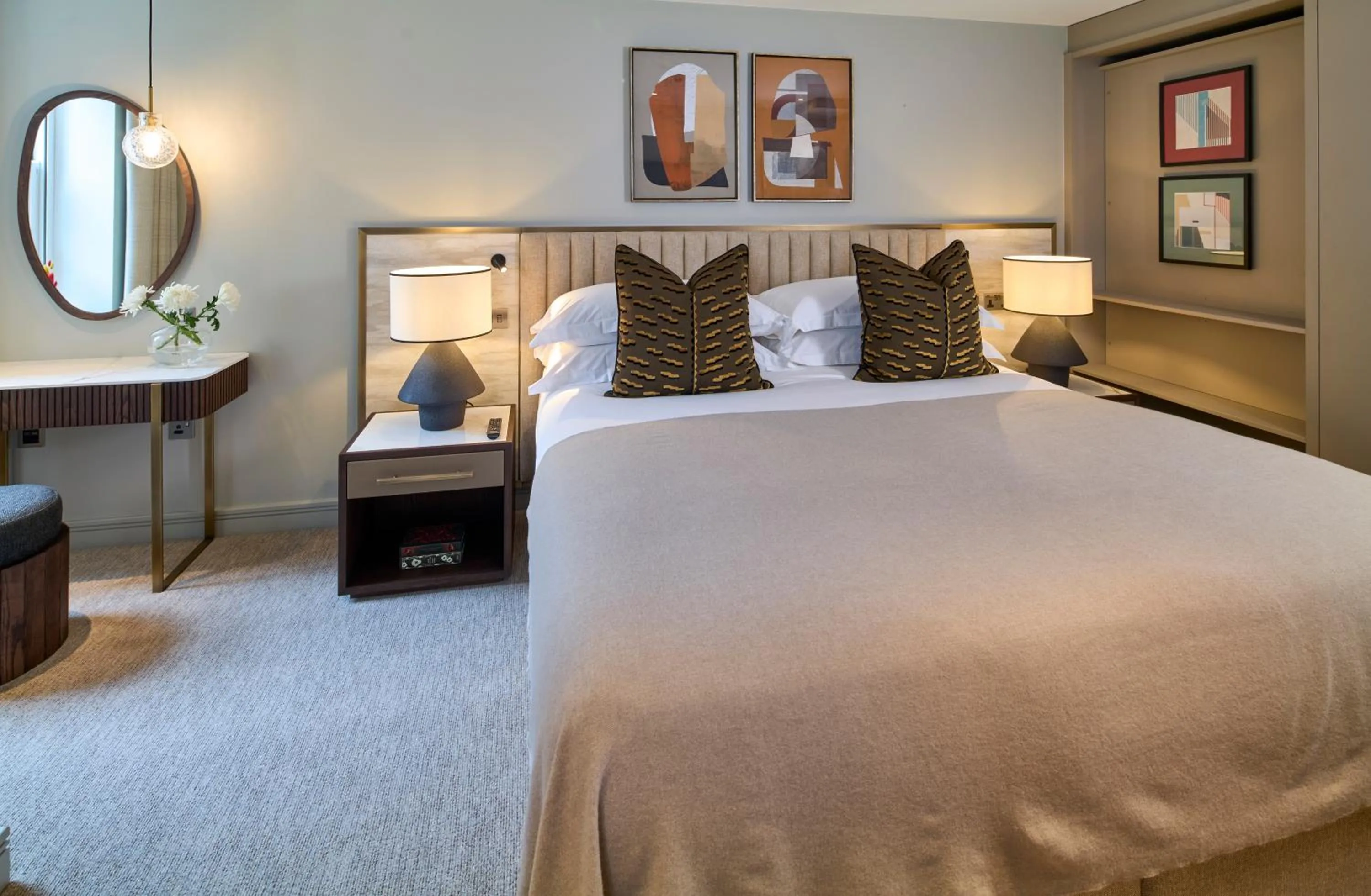 Bed in Cheval Phoenix House at Sloane Square