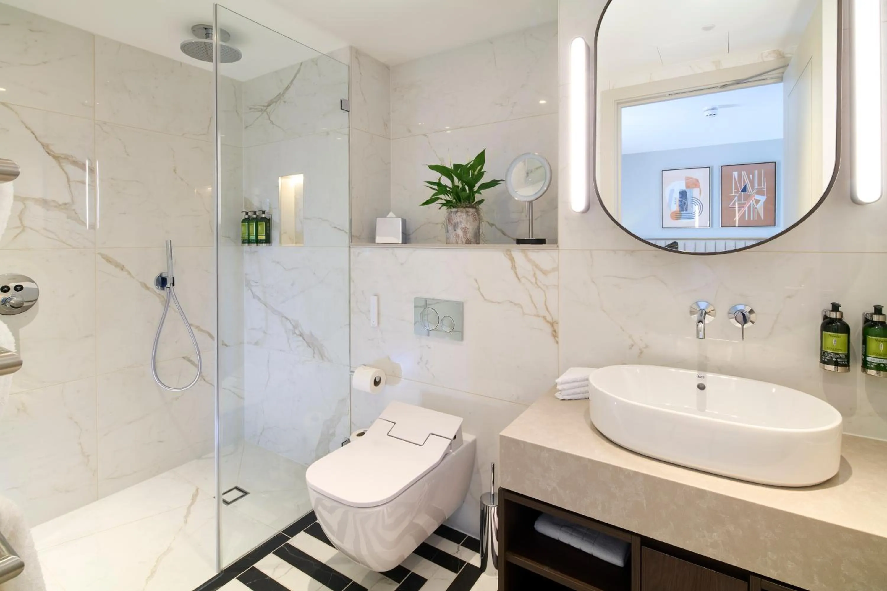 Shower in Cheval Phoenix House at Sloane Square