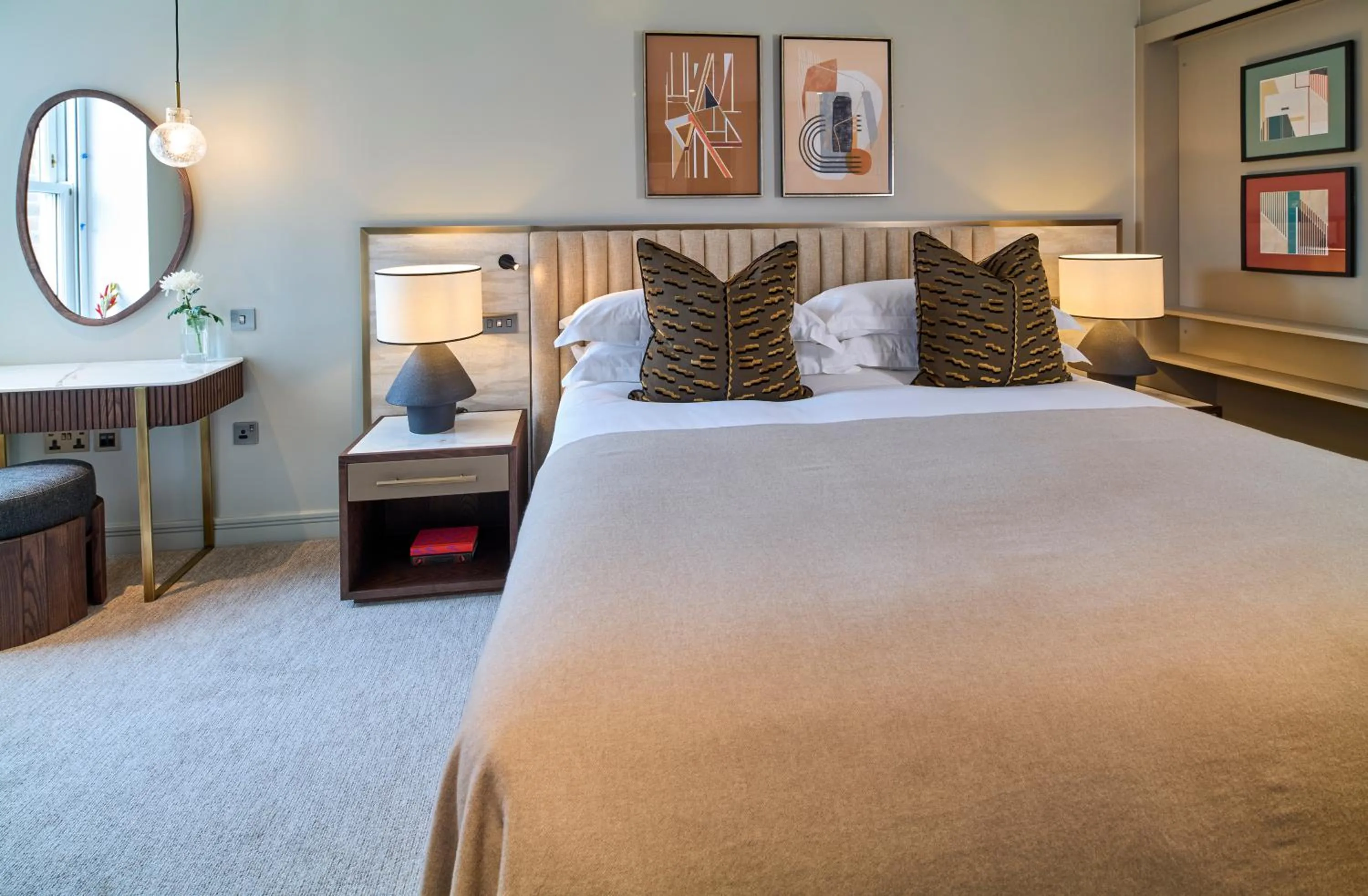 Bed in Cheval Phoenix House at Sloane Square