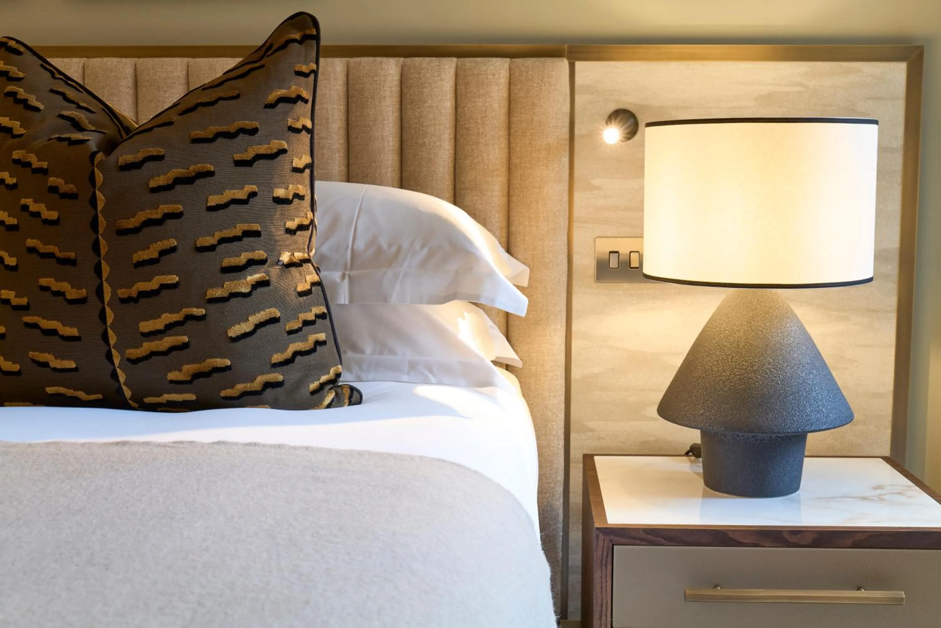 Bed in Cheval Phoenix House at Sloane Square