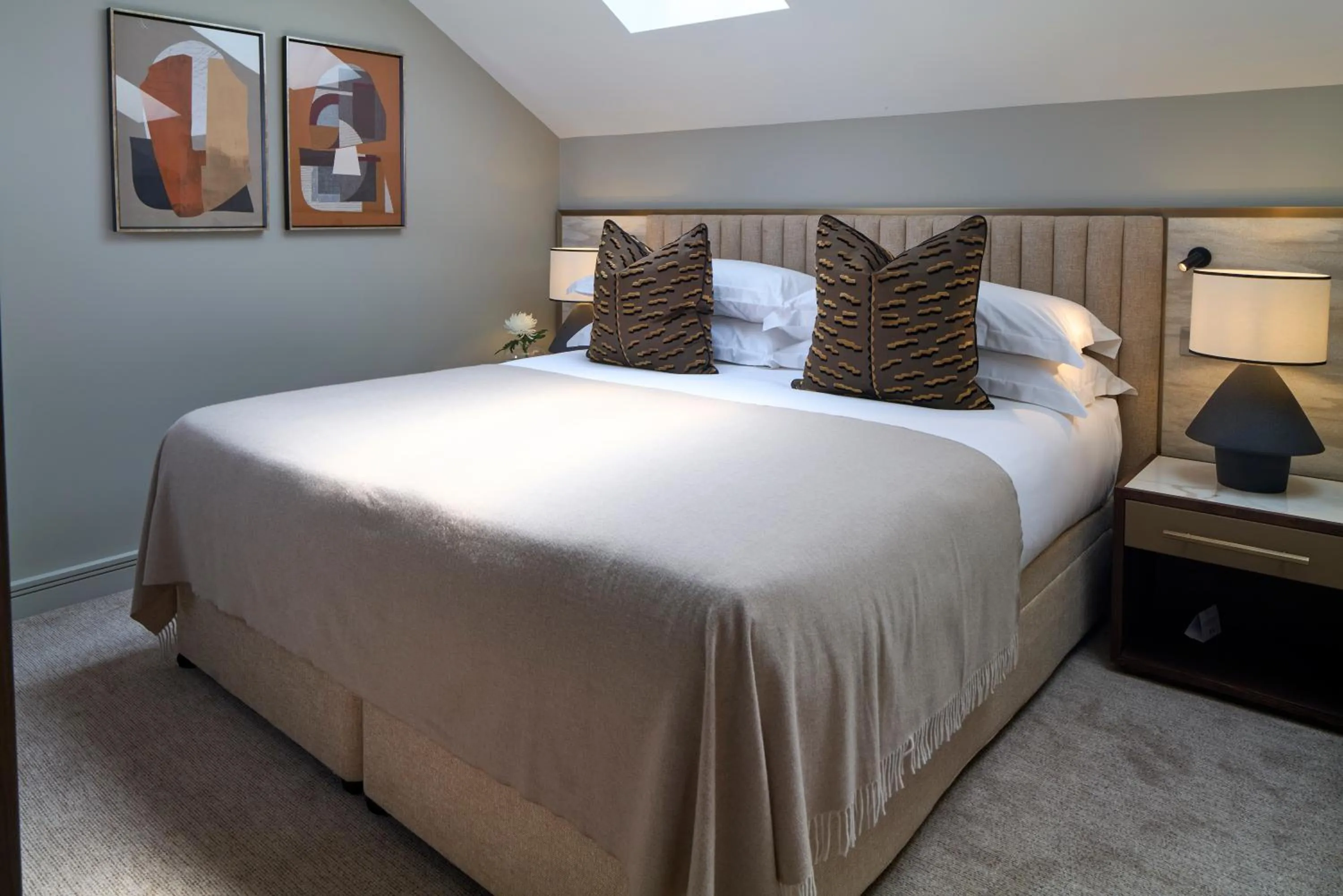 Bed in Cheval Phoenix House at Sloane Square
