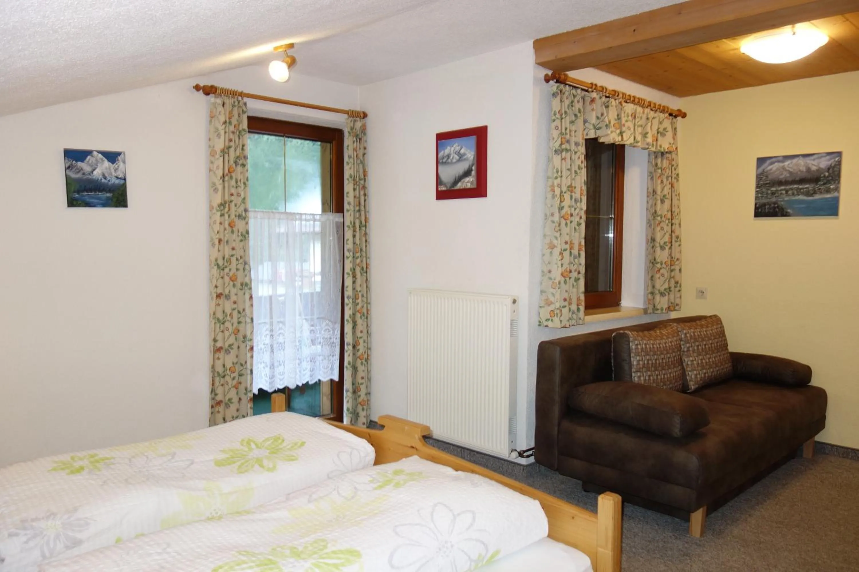 Living room, Bed in Ferienhaus Inge