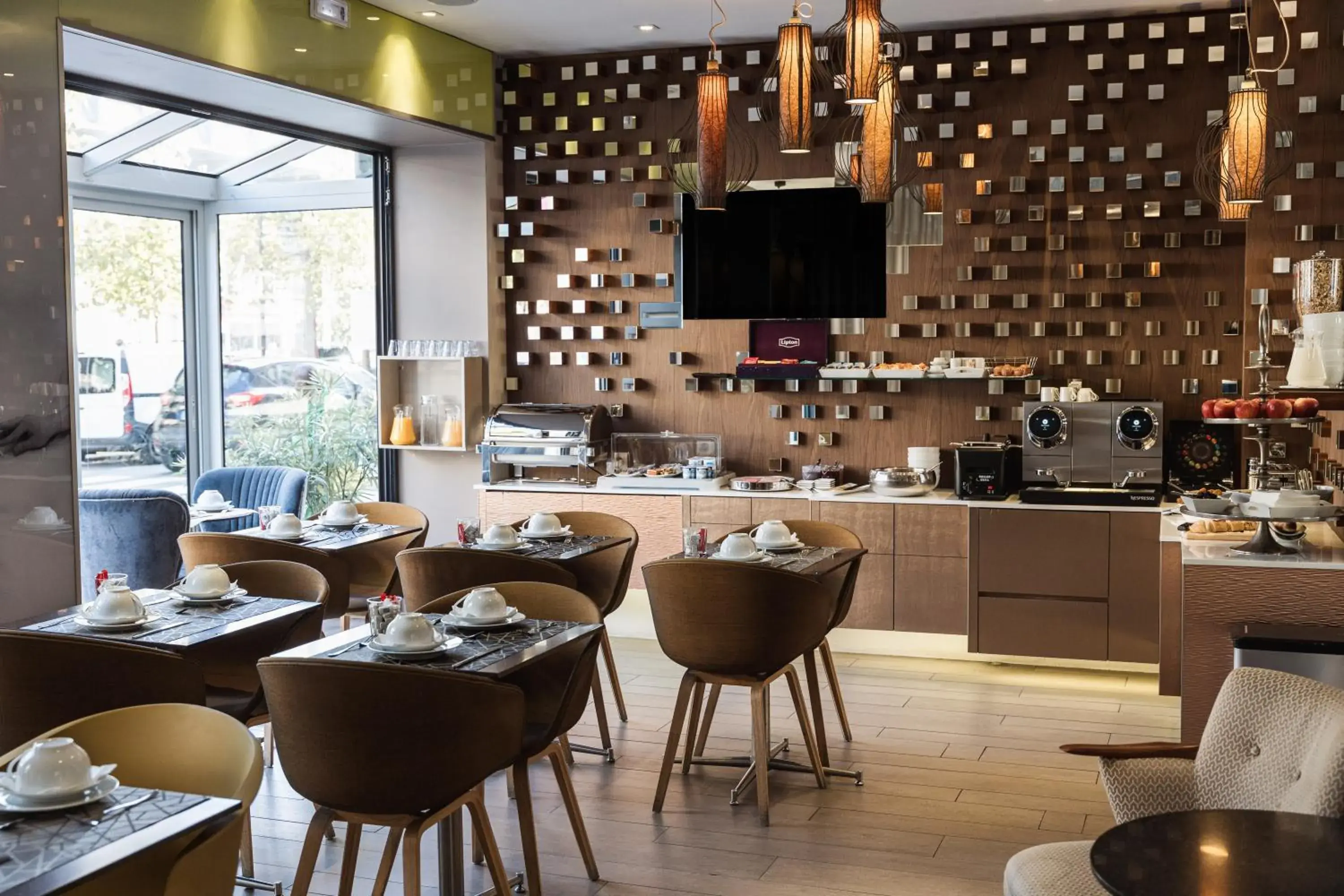 Restaurant/places to eat in Hôtel Eiffel Segur Restaurant/places to eat in Hôtel Eiffel Segur