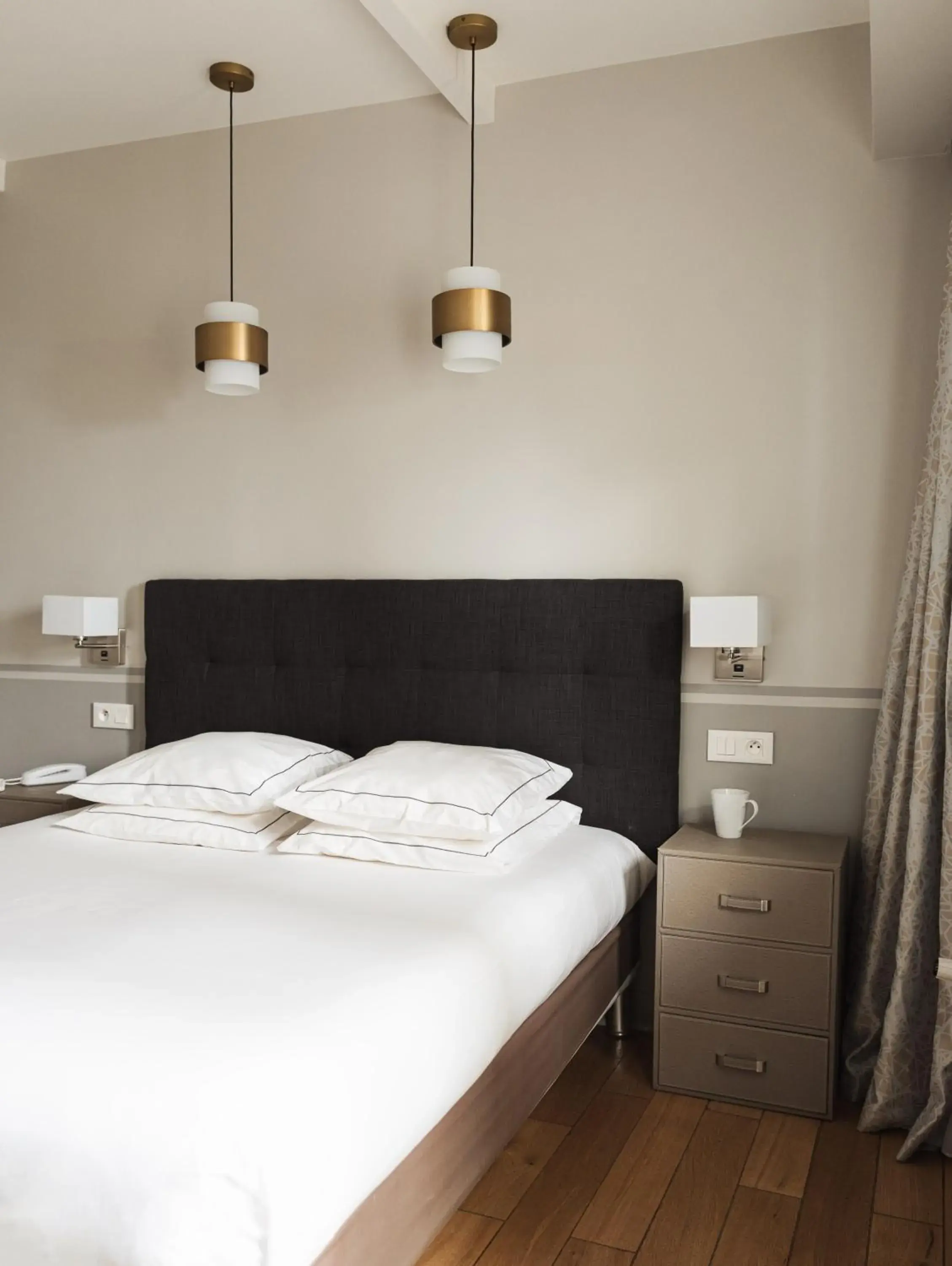 Bed in Hôtel Eiffel Segur Bed in Hôtel Eiffel Segur