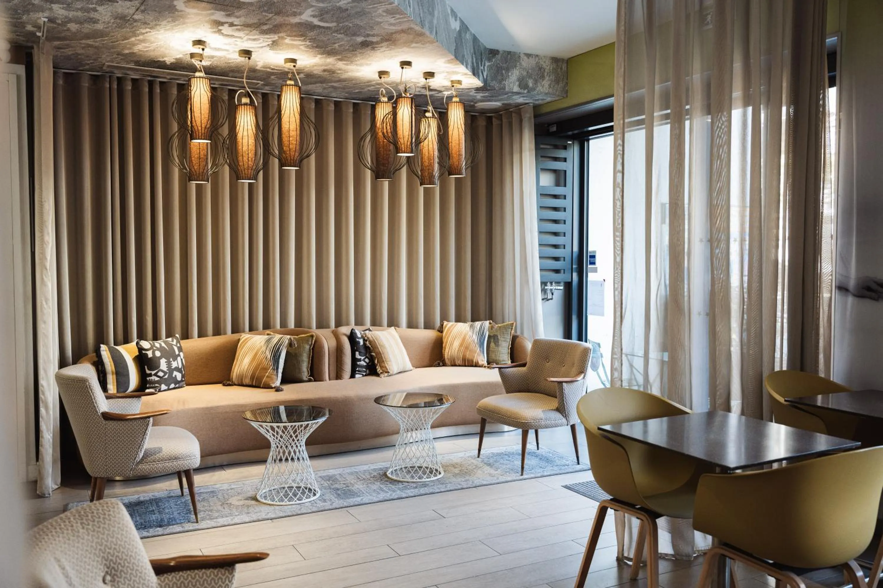 Seating area in Hôtel Eiffel Segur