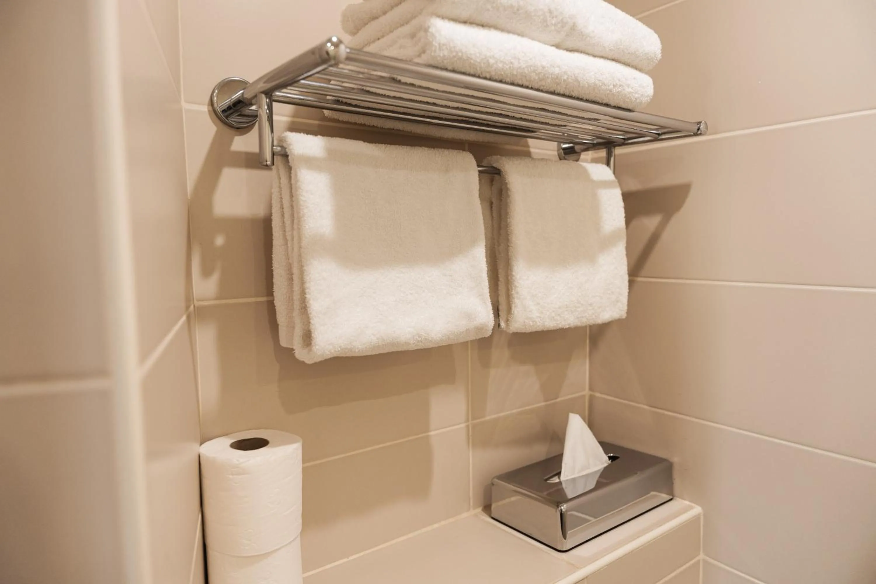 Bathroom in Hôtel Eiffel Segur