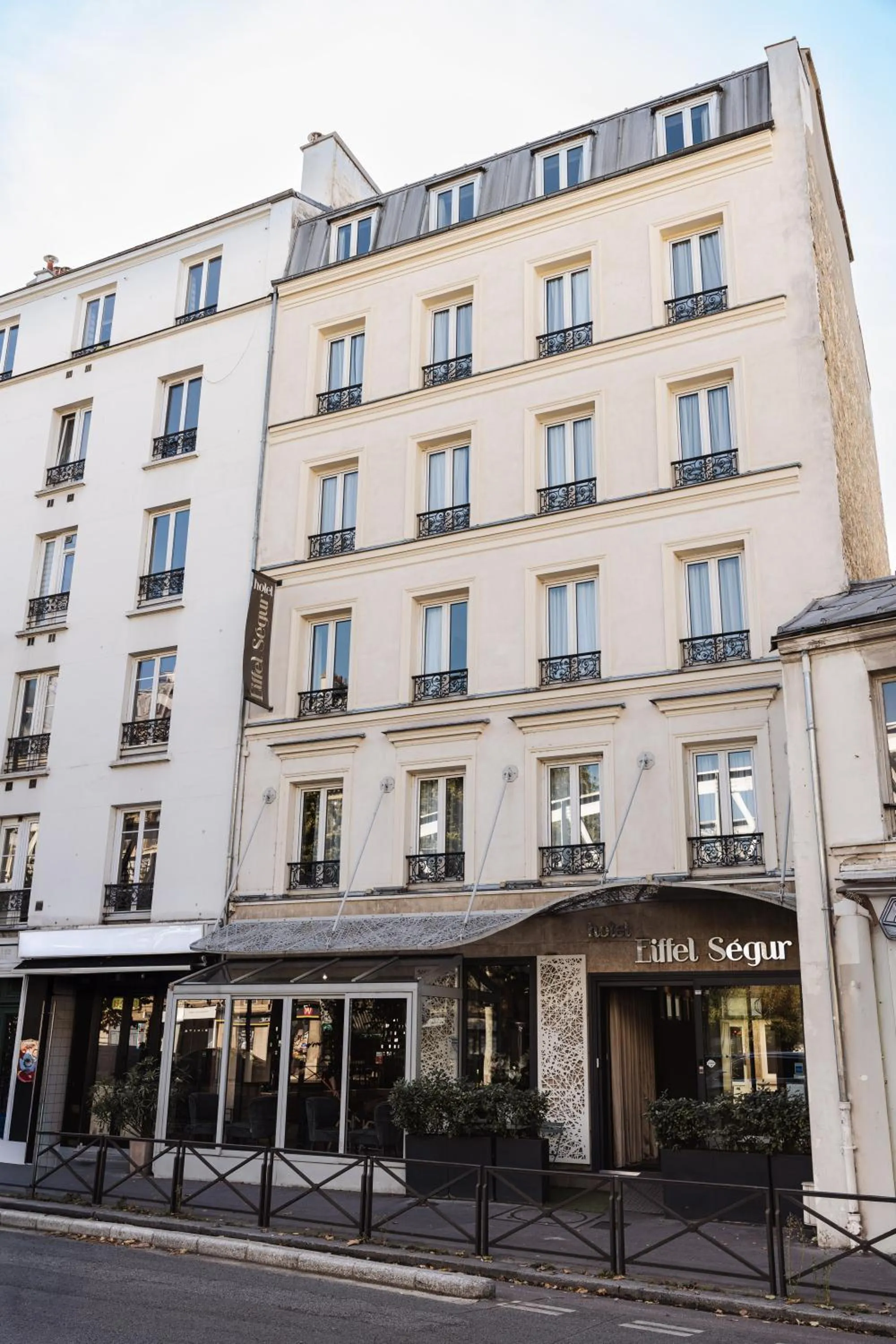Property building in Hôtel Eiffel Segur