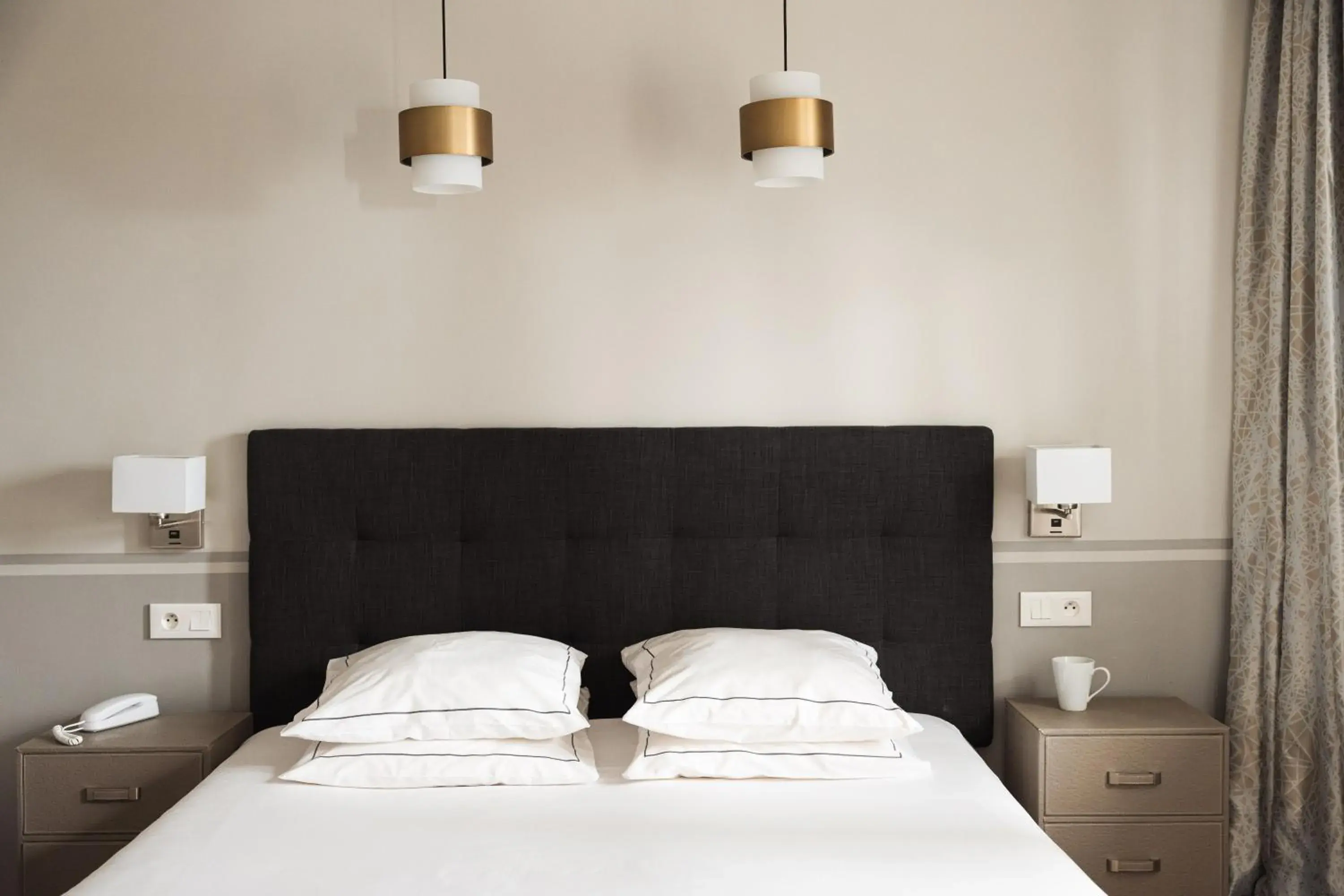 Bed in Hôtel Eiffel Segur Bed in Hôtel Eiffel Segur