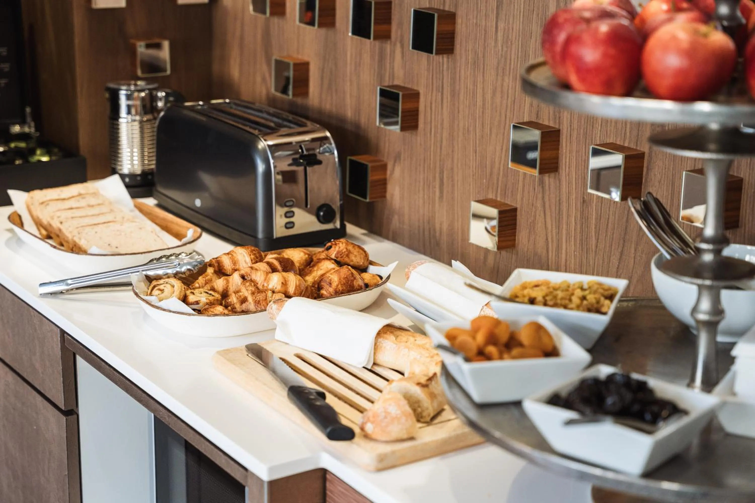 Buffet breakfast in Hôtel Eiffel Segur