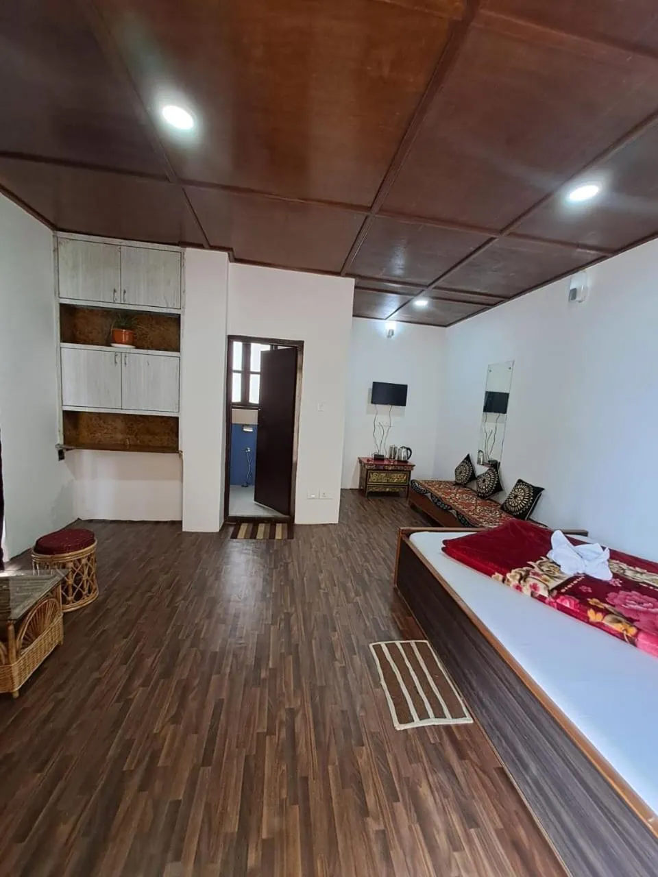 Photo of the whole room, Bed in Great Eastern Valley Residency