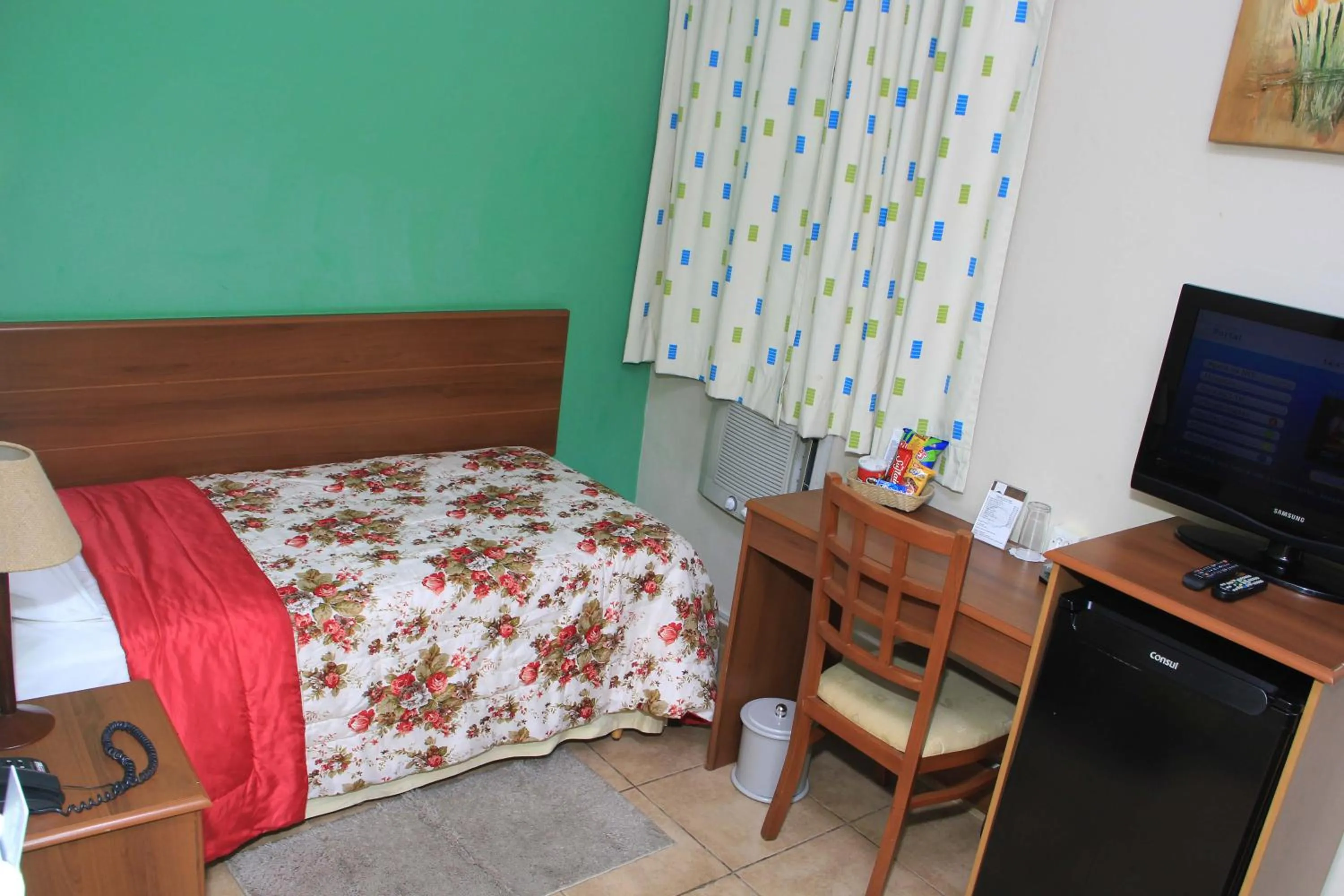 Photo of the whole room, Bed in Hotel Valparaíso - Metrô Paraíso e 800m da Av Paulista